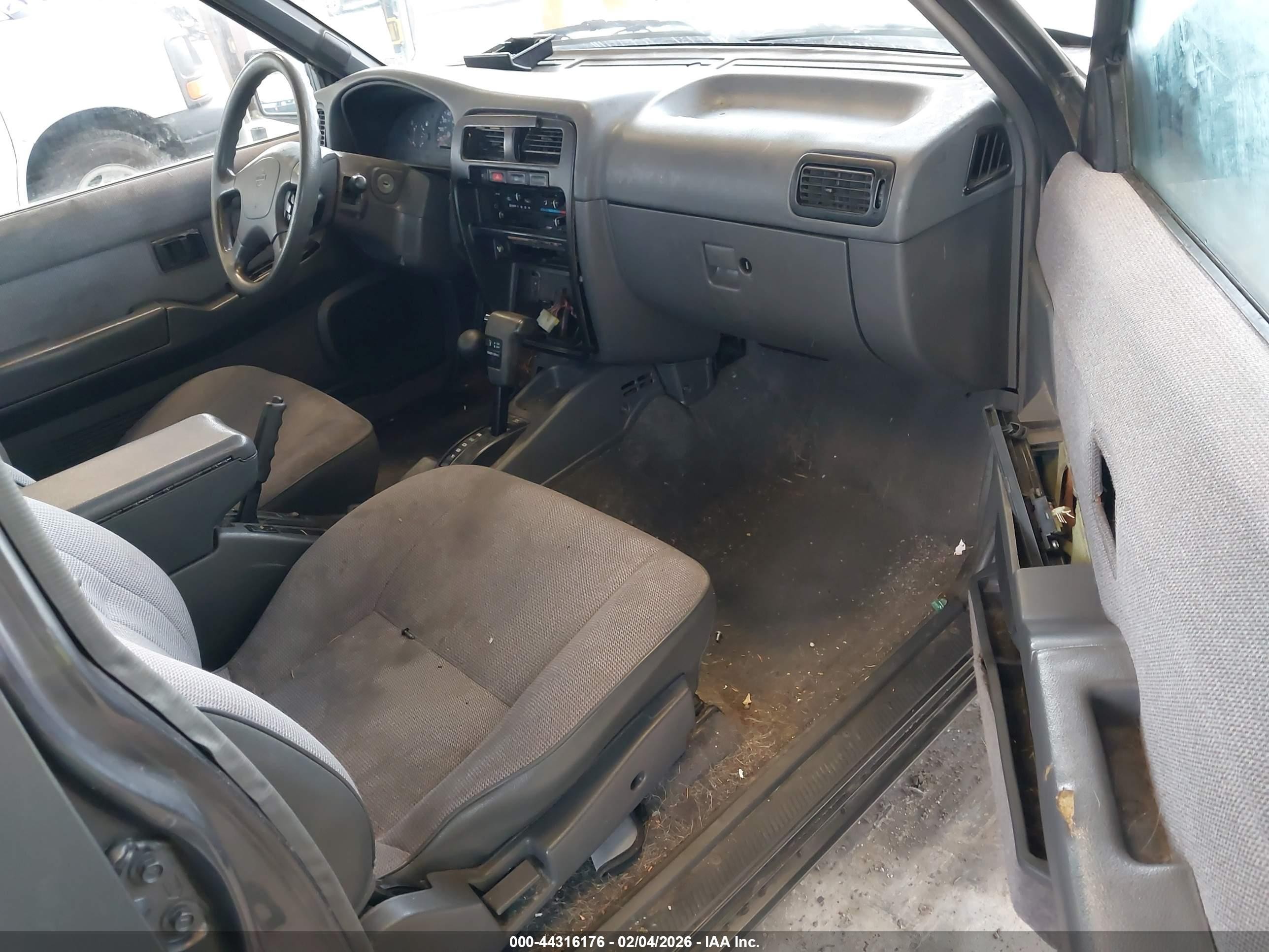 1995 Nissan Pathfinder Le/se/xe Gray vin: JN8HD17Y2SW054350