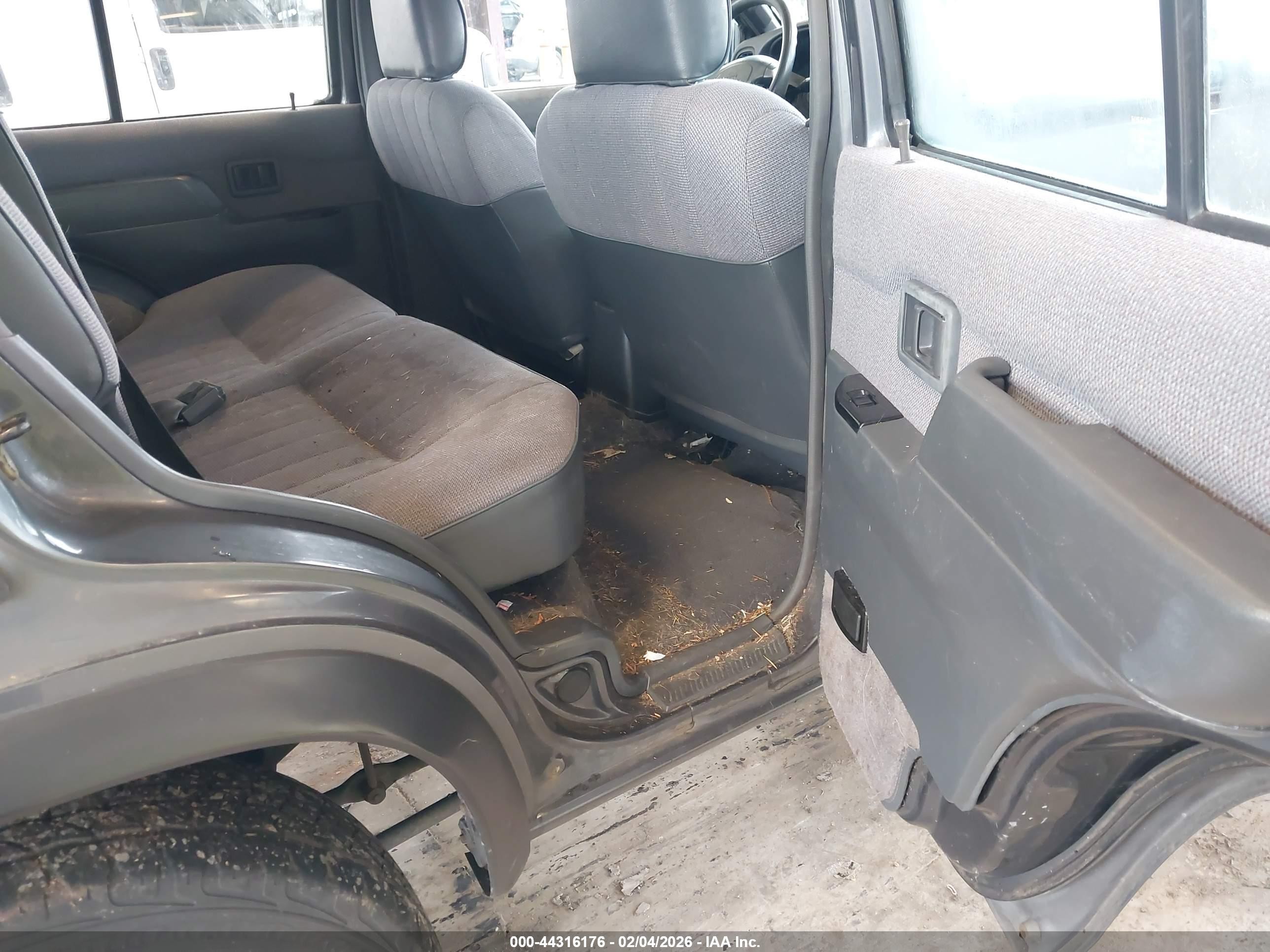 1995 Nissan Pathfinder Le/se/xe Gray vin: JN8HD17Y2SW054350