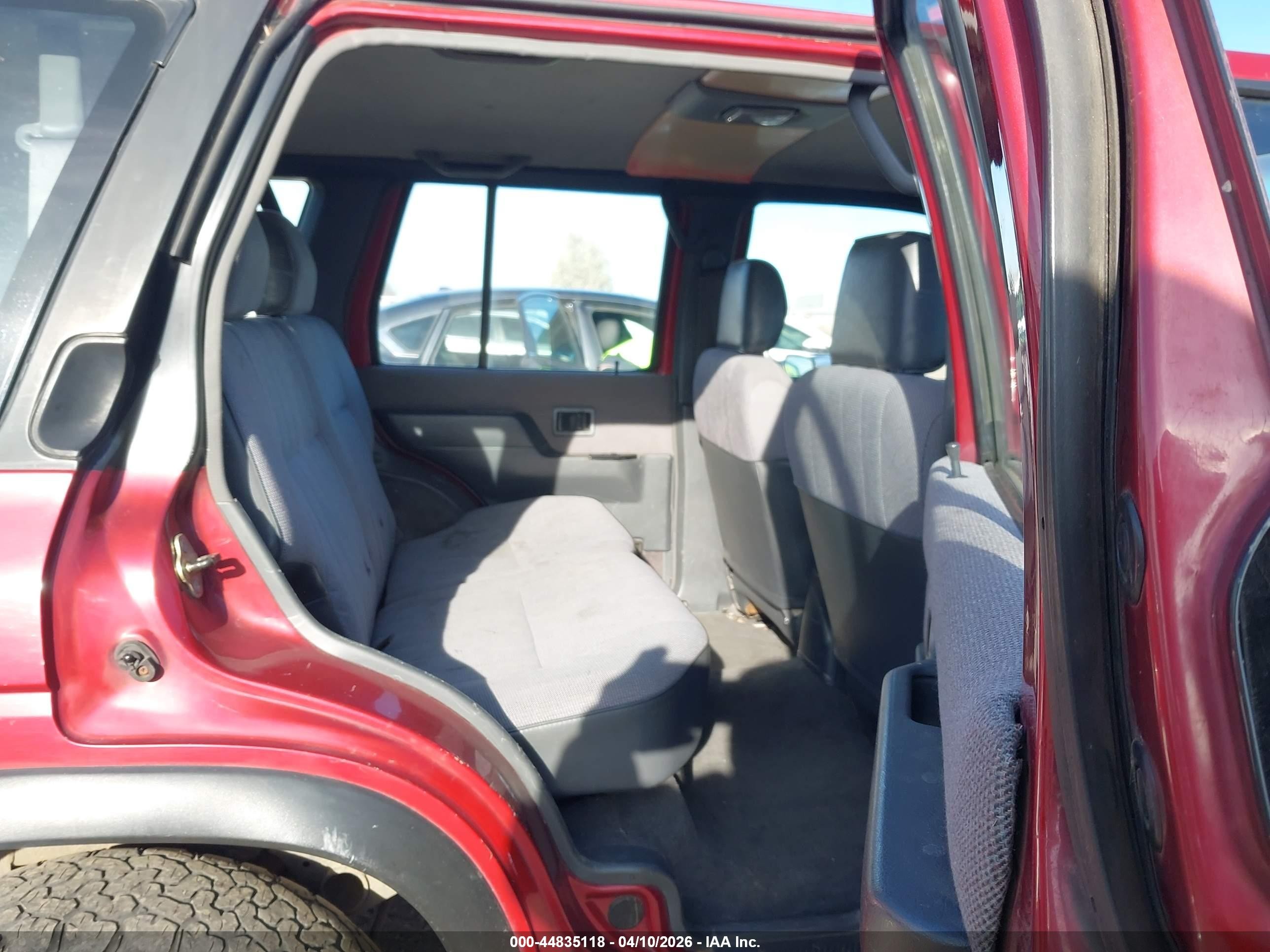 1995 Nissan Pathfinder Le/se/xe Red vin: JN8HD17Y2SW099112
