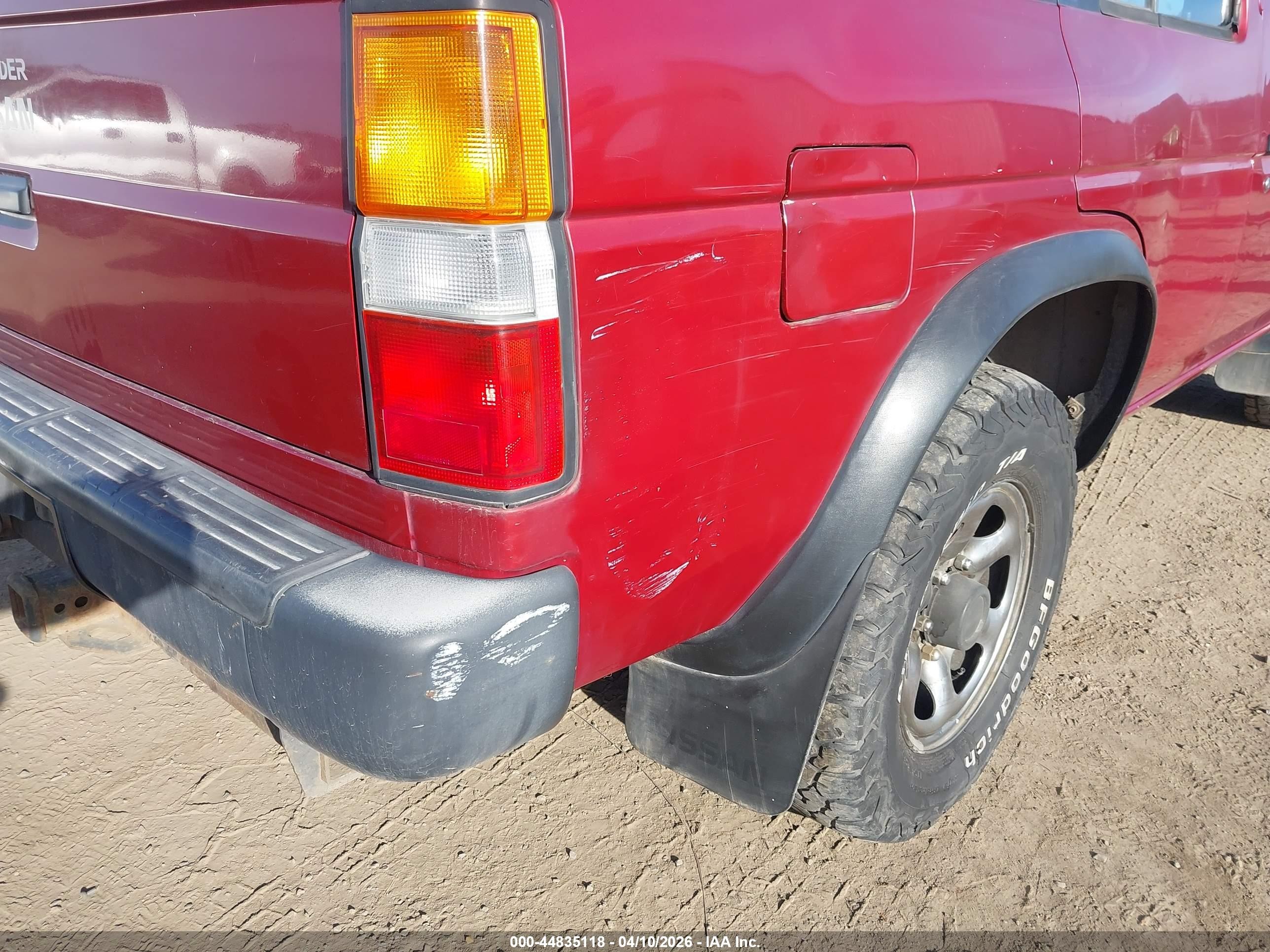 1995 Nissan Pathfinder Le/se/xe Red vin: JN8HD17Y2SW099112