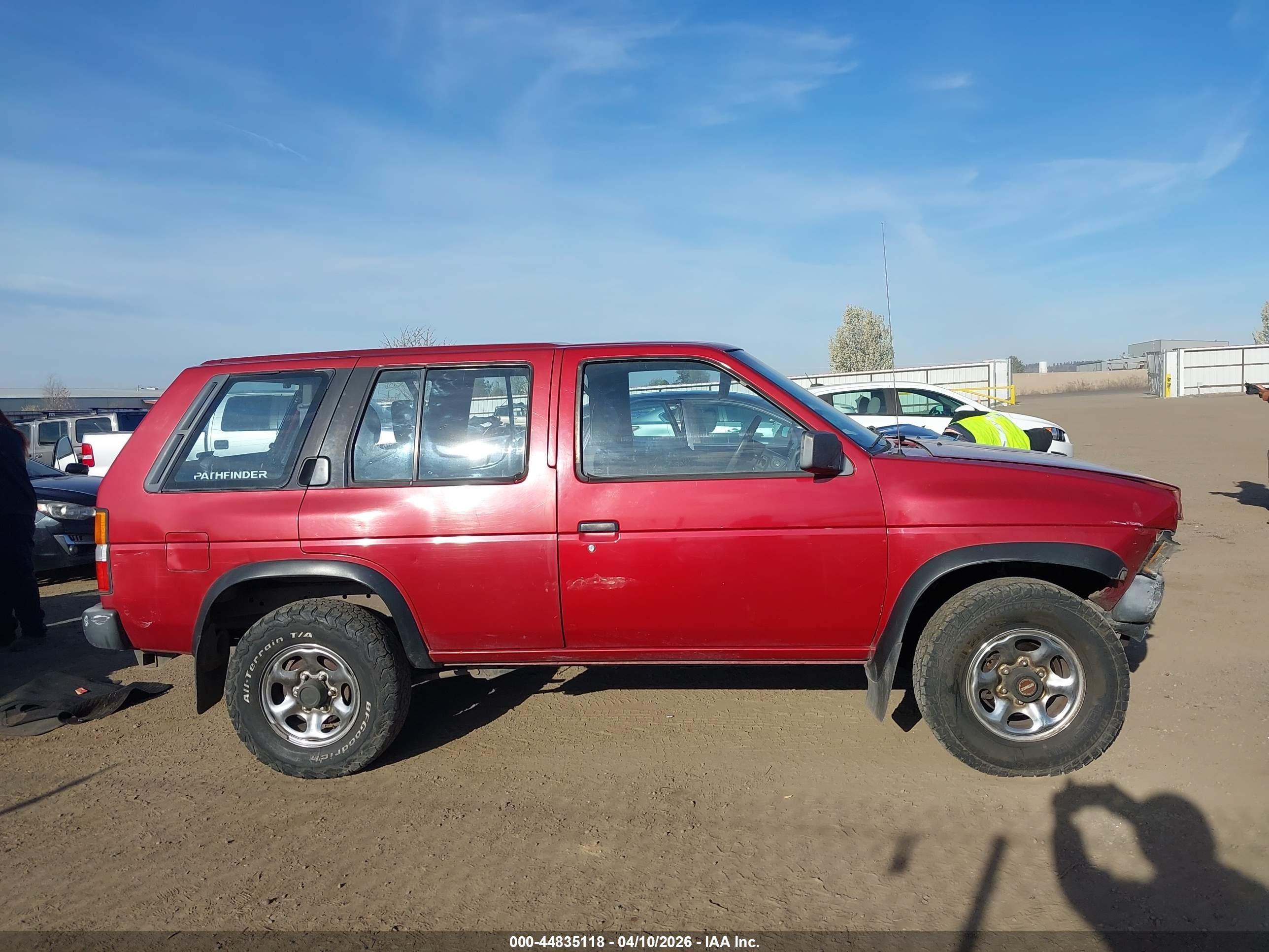1995 Nissan Pathfinder Le/se/xe Red vin: JN8HD17Y2SW099112