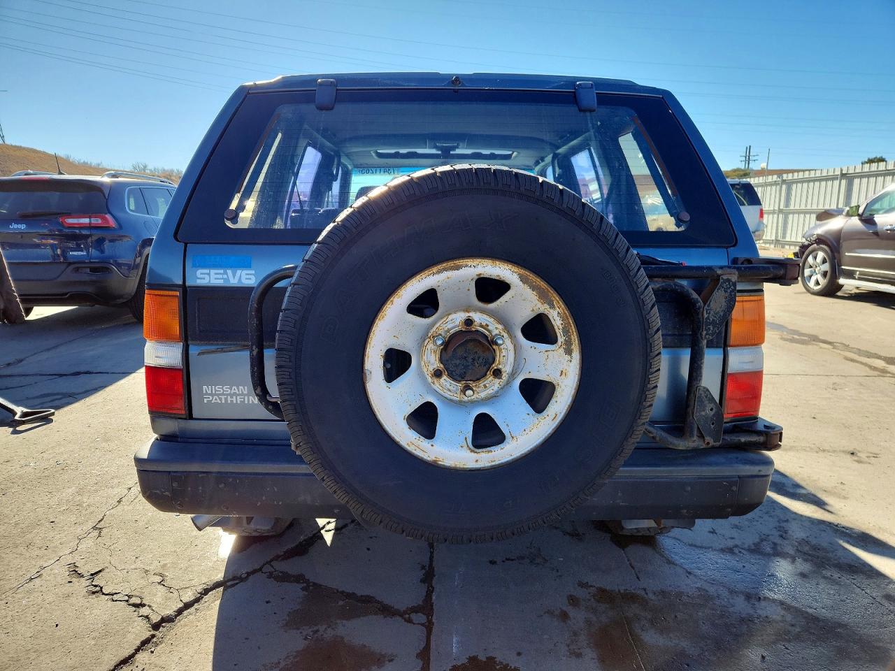 1990 Nissan Pathfinder Xe Blue vin: JN8HD17Y3LW228847