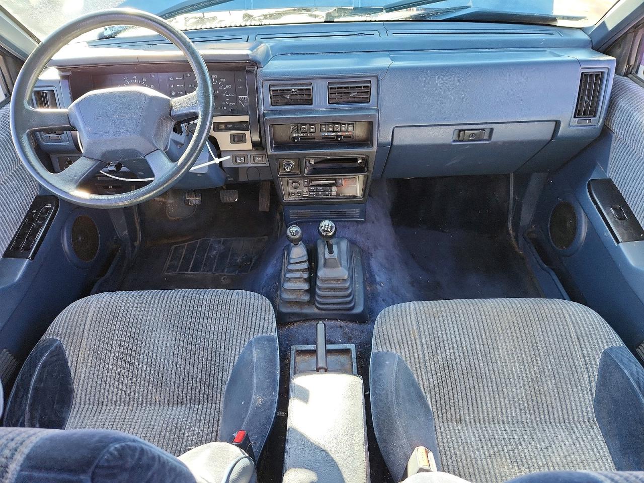 1990 Nissan Pathfinder Xe Blue vin: JN8HD17Y3LW228847