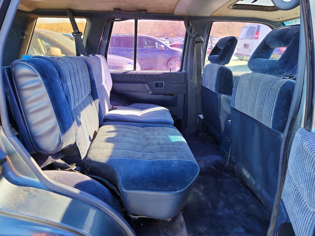 1990 Nissan Pathfinder Xe Blue vin: JN8HD17Y3LW228847