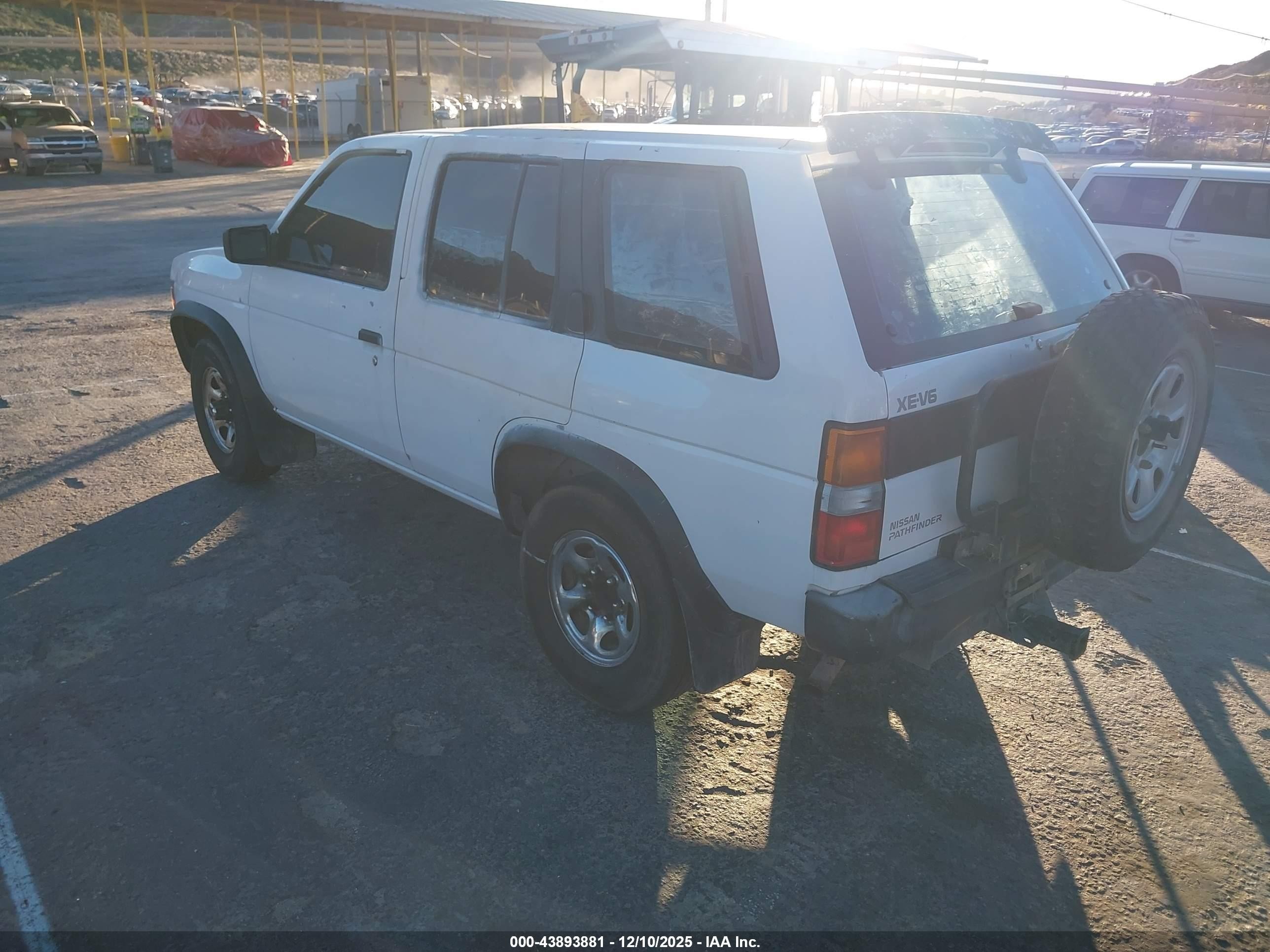 1994 Nissan Pathfinder Le/se/xe White vin: JN8HD17Y3RW235872