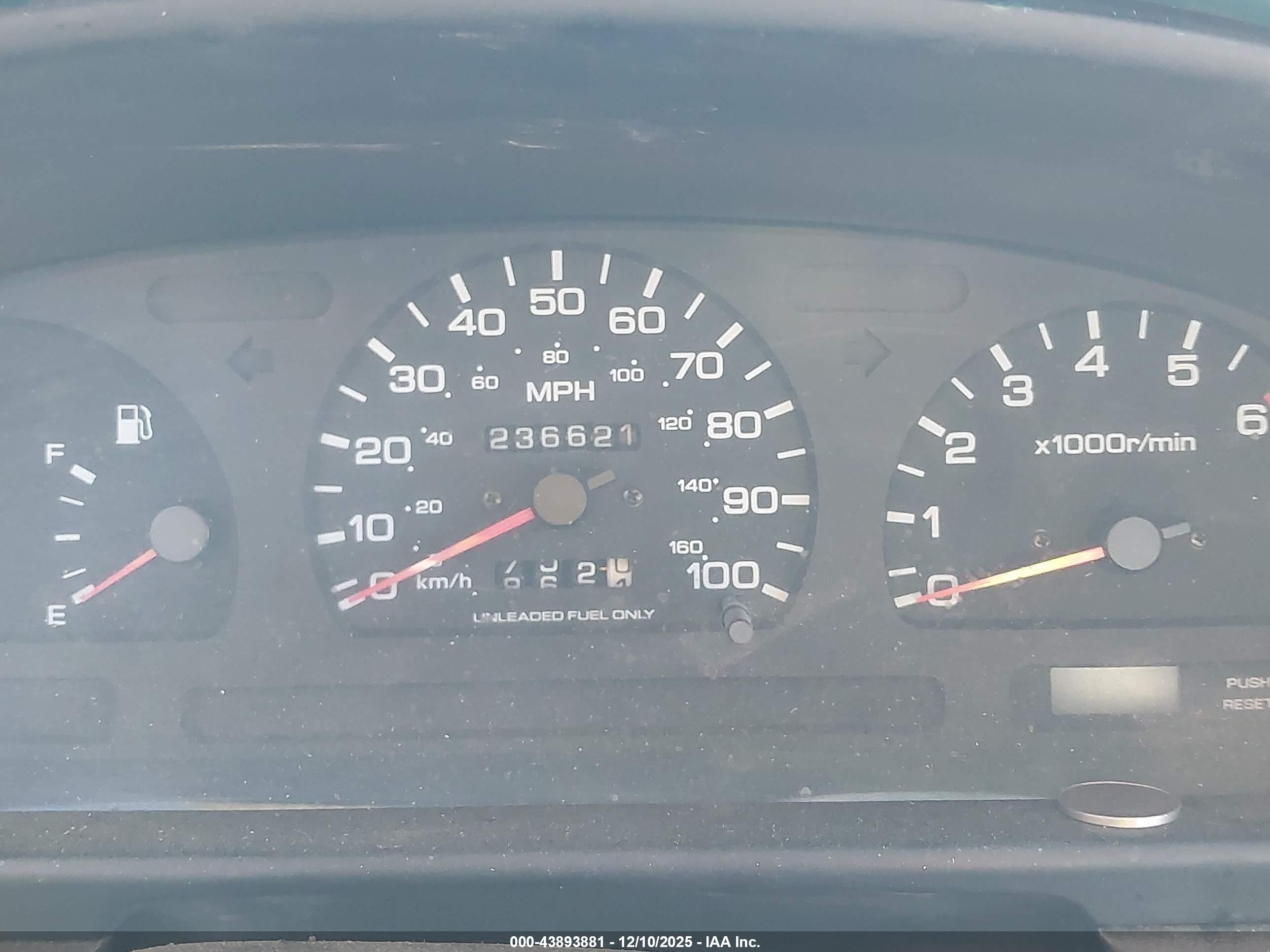 1994 Nissan Pathfinder Le/se/xe White vin: JN8HD17Y3RW235872