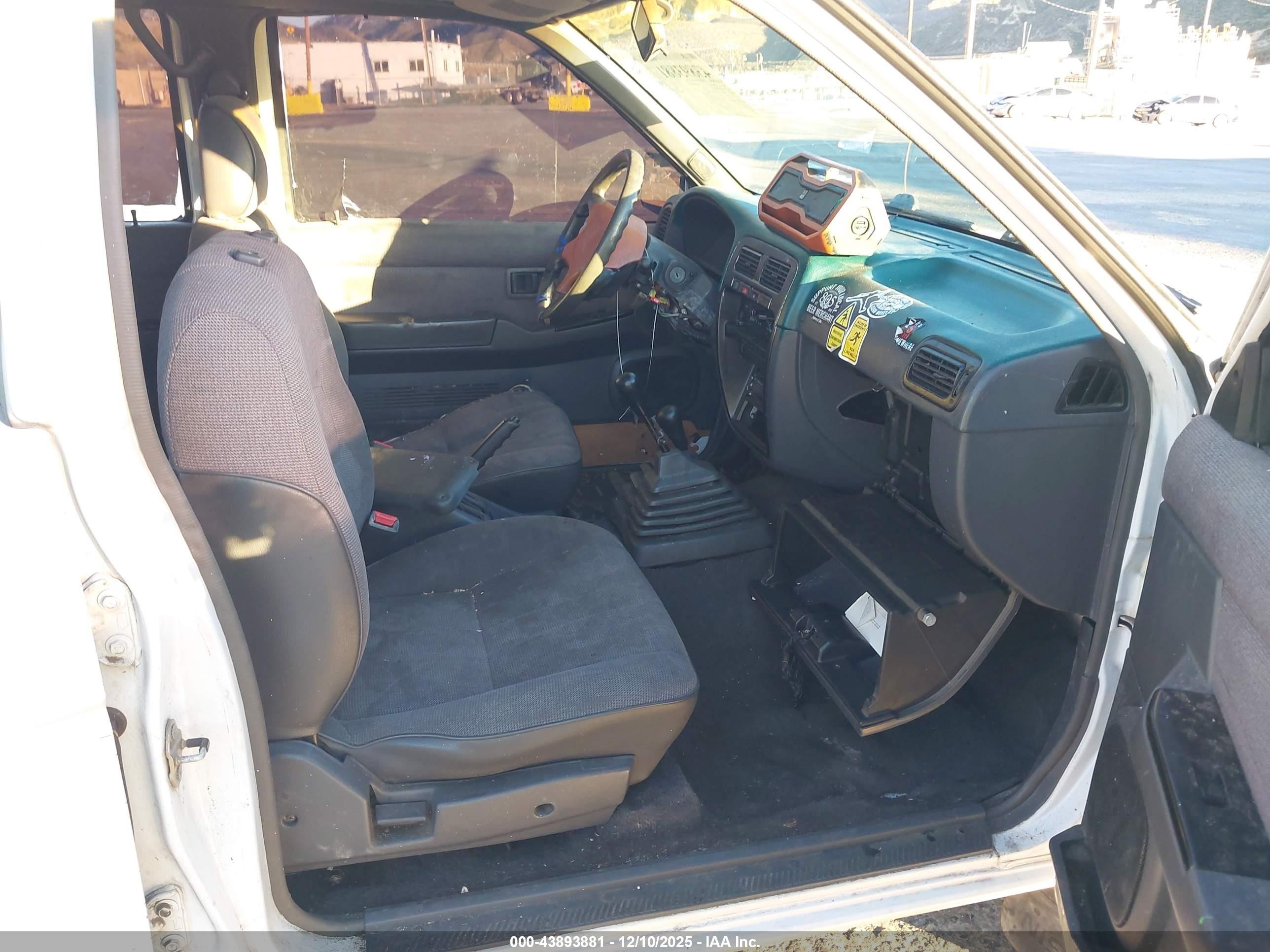 1994 Nissan Pathfinder Le/se/xe White vin: JN8HD17Y3RW235872