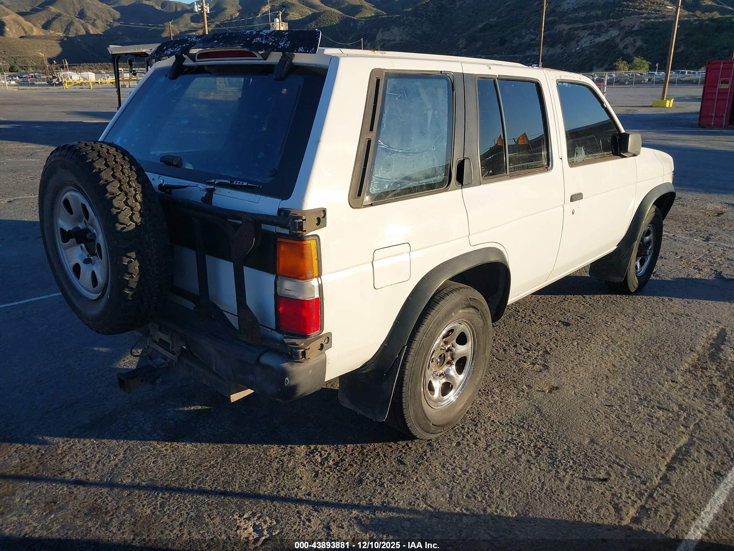 1994 Nissan Pathfinder Le/se/xe White vin: JN8HD17Y3RW235872