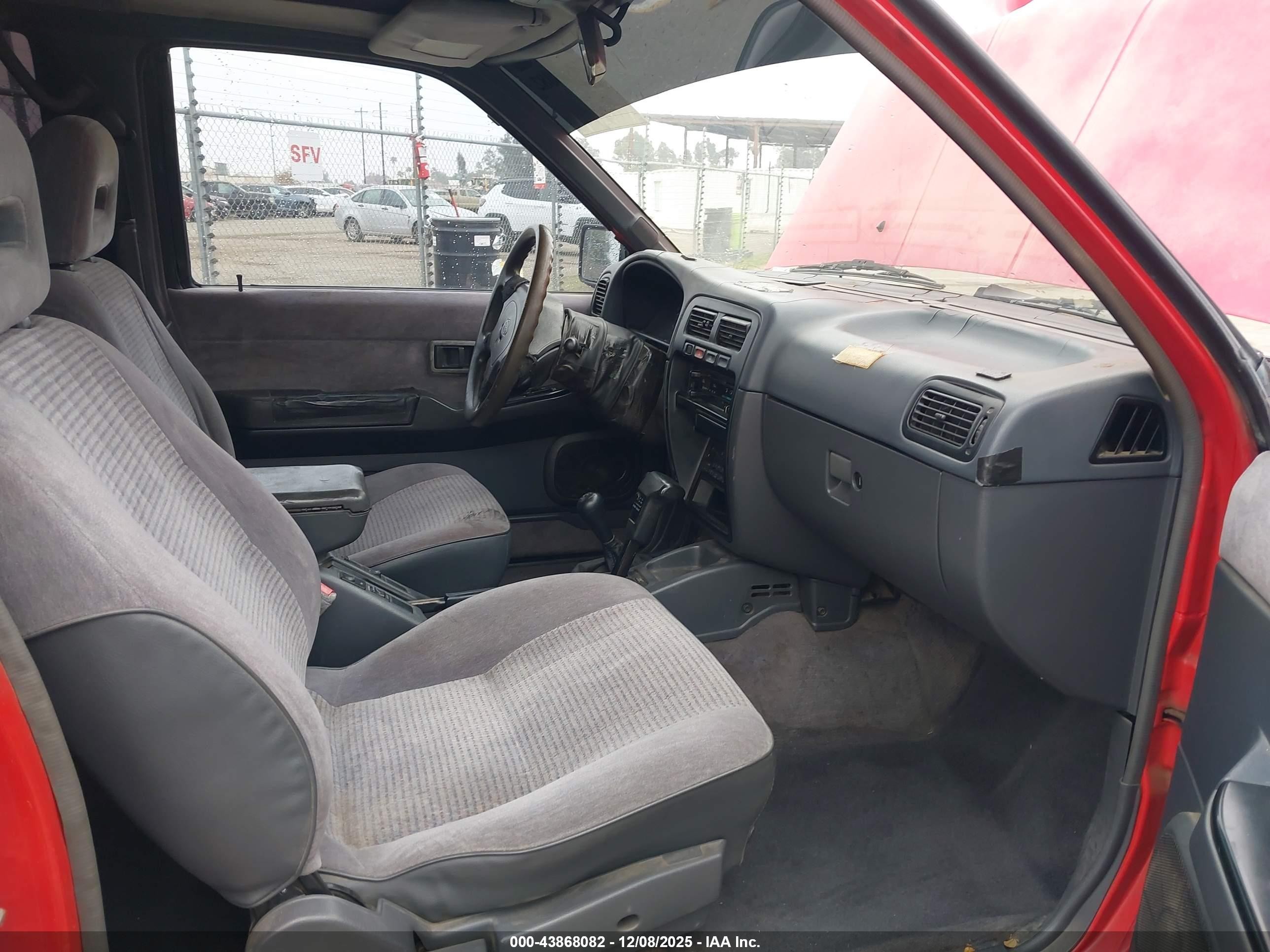 1995 Nissan Pathfinder Le/se/xe Red vin: JN8HD17Y3SW073599
