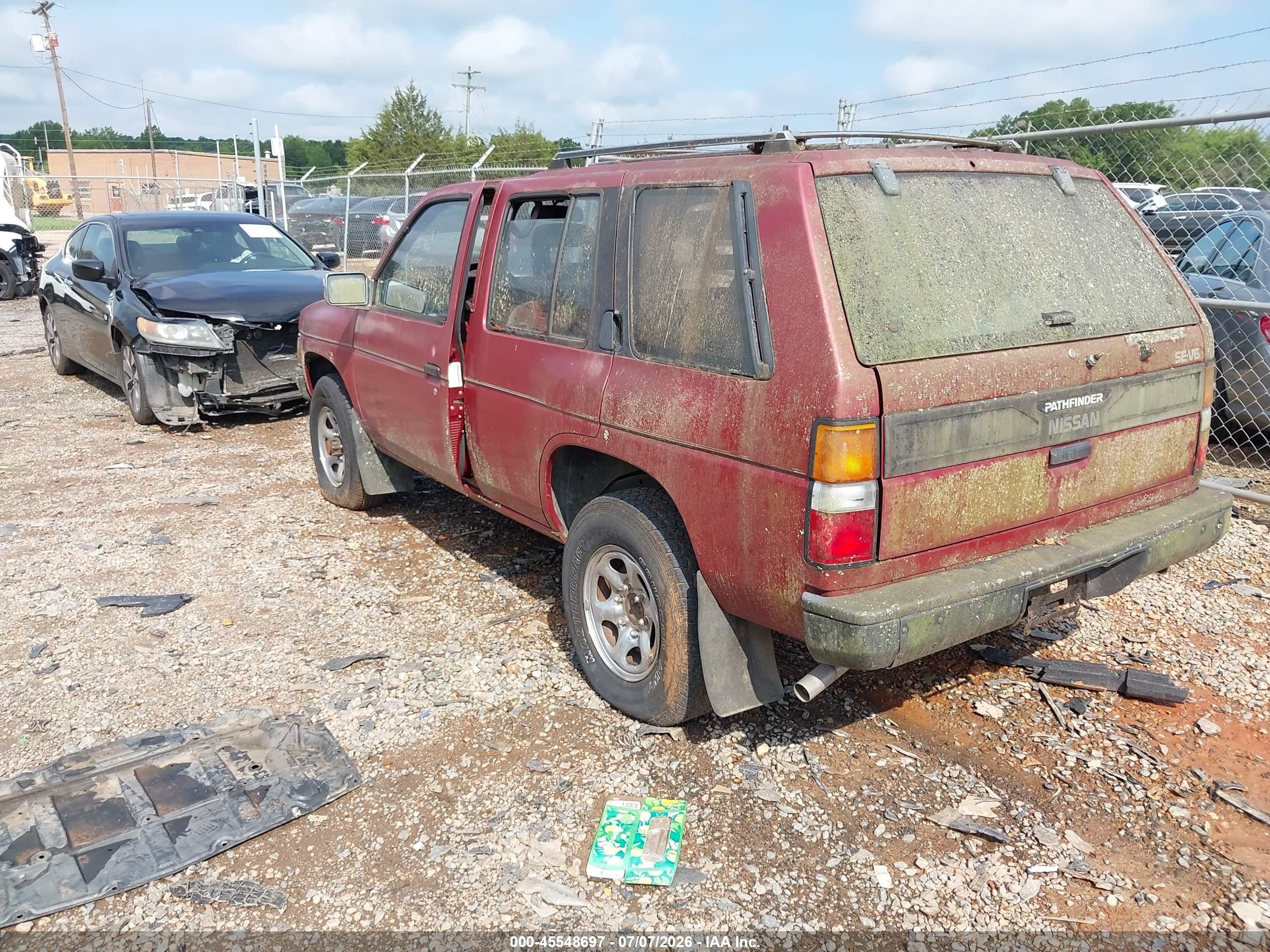 1990 Nissan Pathfinder   Бордовый vin: JN8HD17Y4LW207358