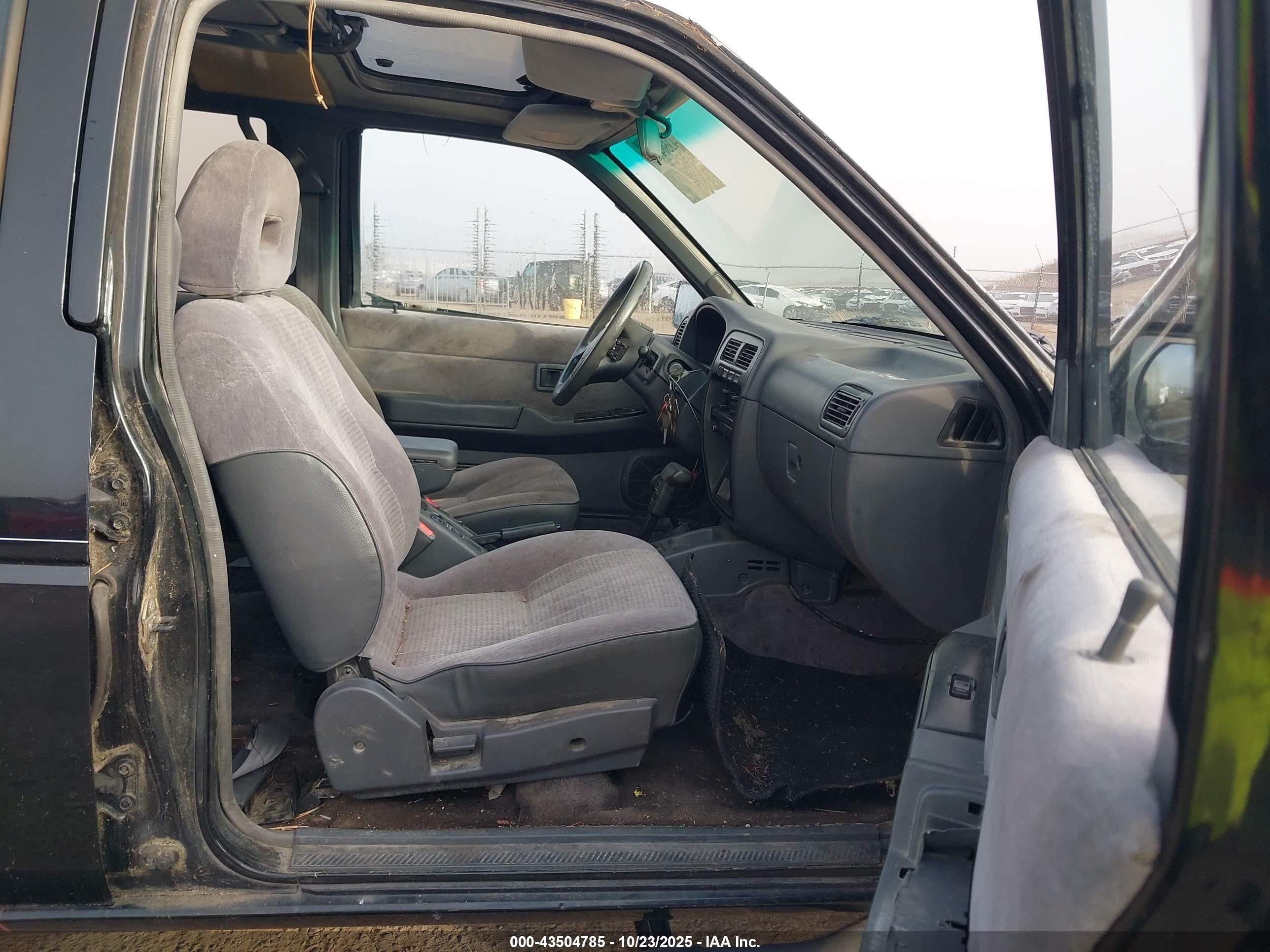 1995 Nissan Pathfinder Le/se/xe Black vin: JN8HD17Y4SW003173
