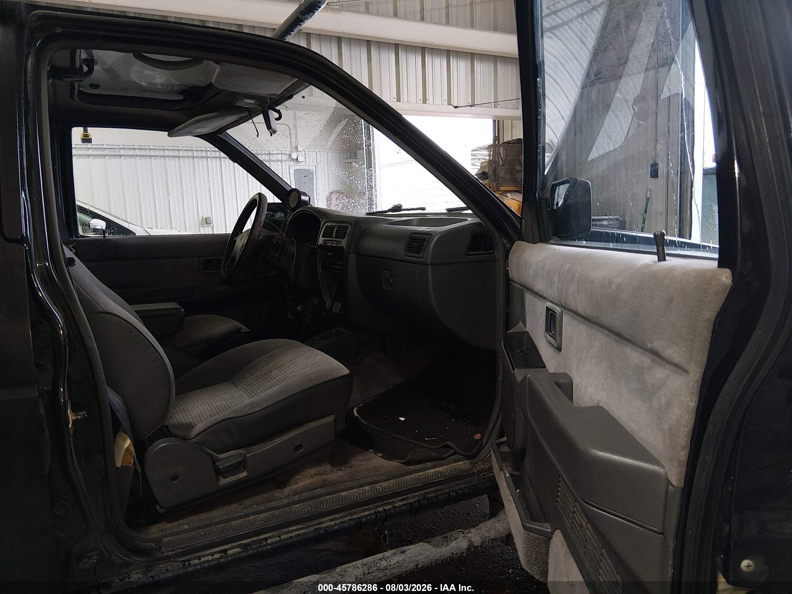 1995 Nissan Pathfinder Le/se/xe Black vin: JN8HD17Y4SW020698