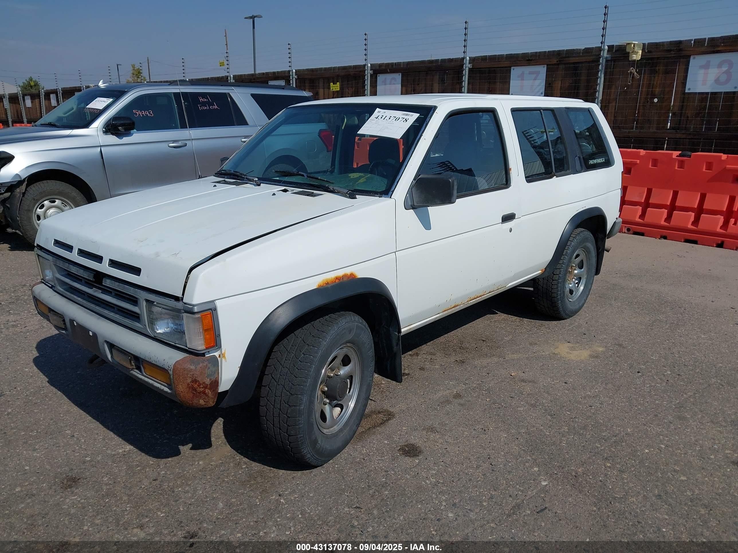 1995 Nissan Pathfinder Le/se/xe White vin: JN8HD17Y5SW029376