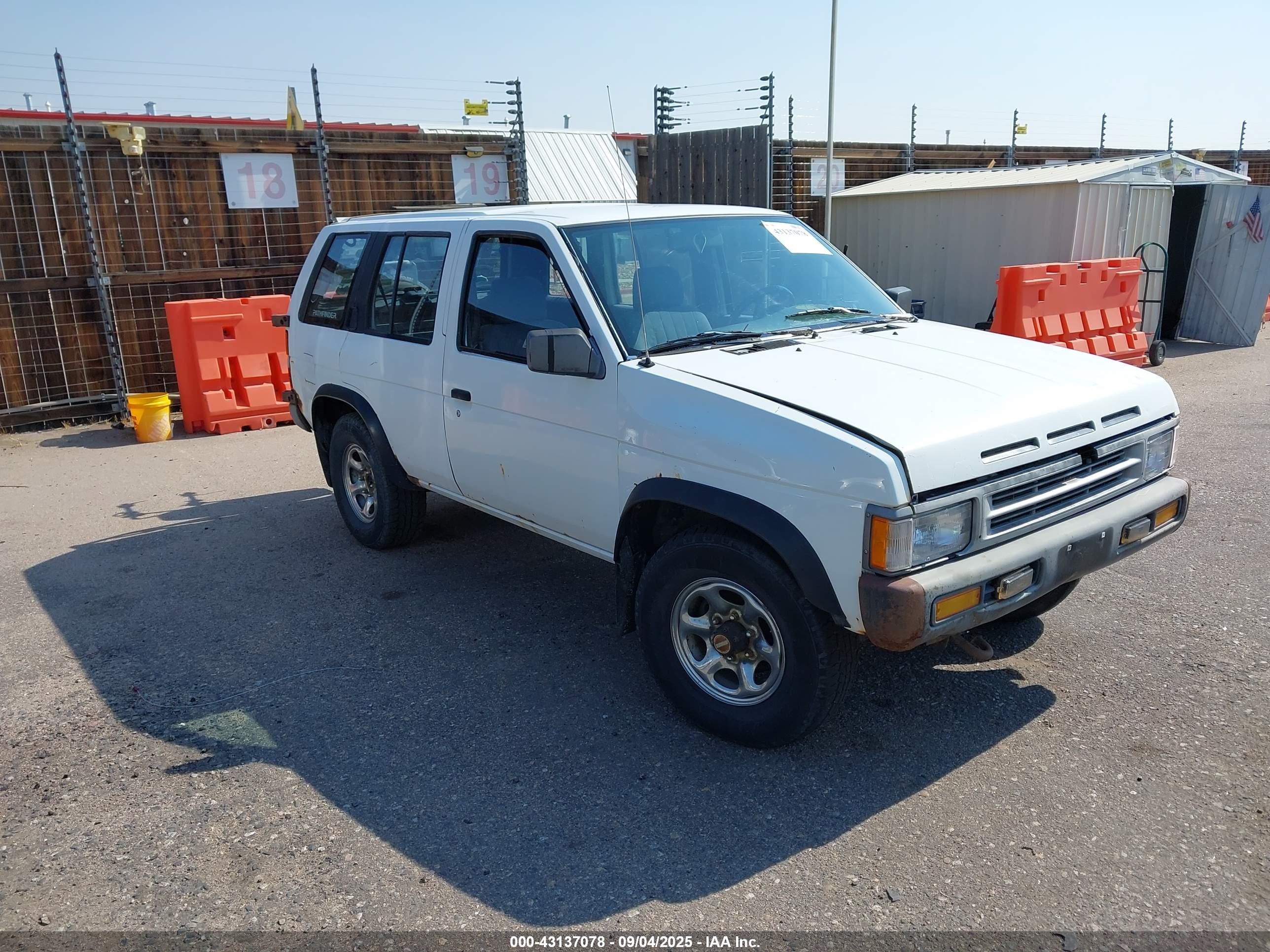 1995 Nissan Pathfinder Le/se/xe White vin: JN8HD17Y5SW029376