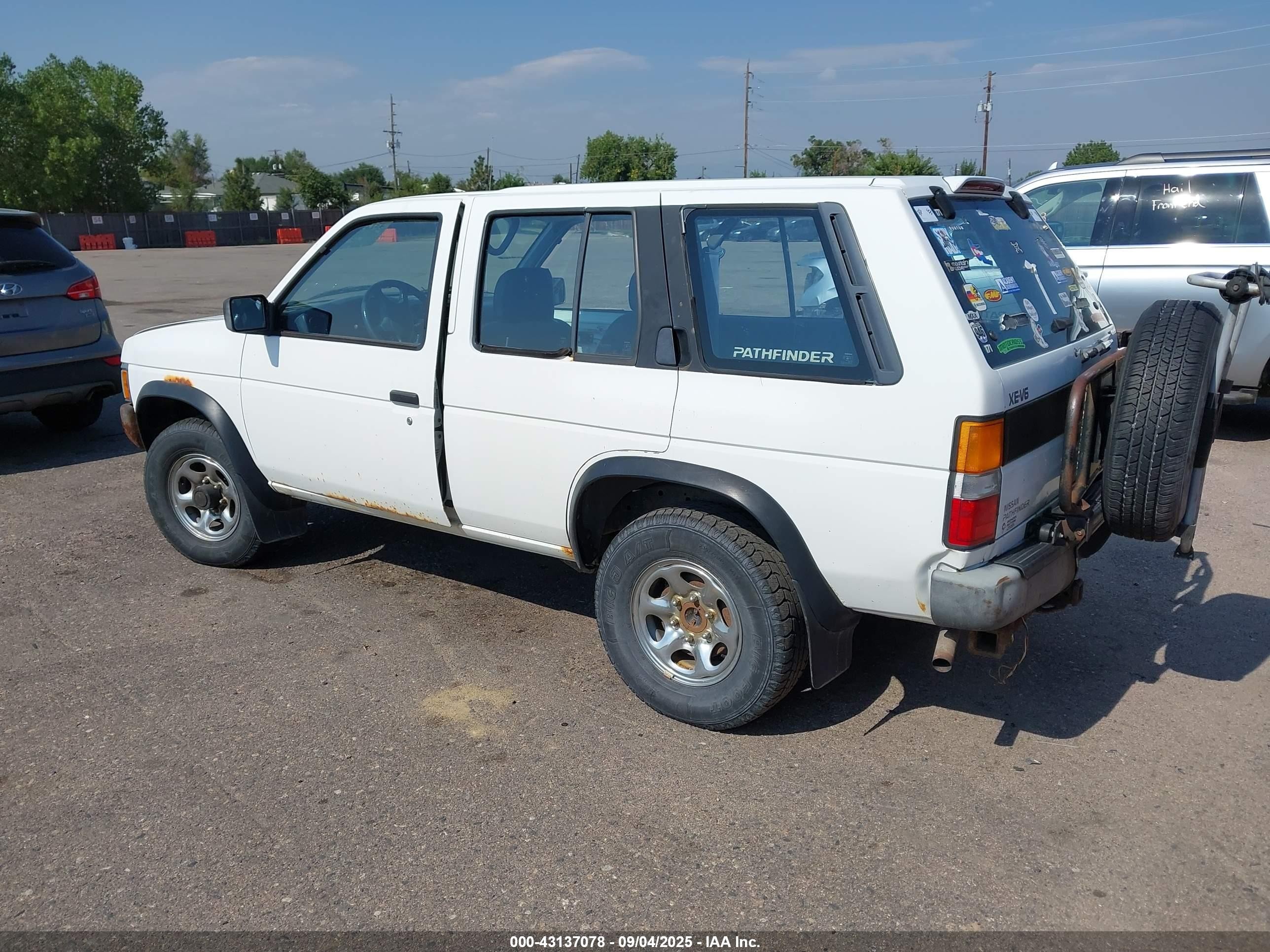 1995 Nissan Pathfinder Le/se/xe White vin: JN8HD17Y5SW029376