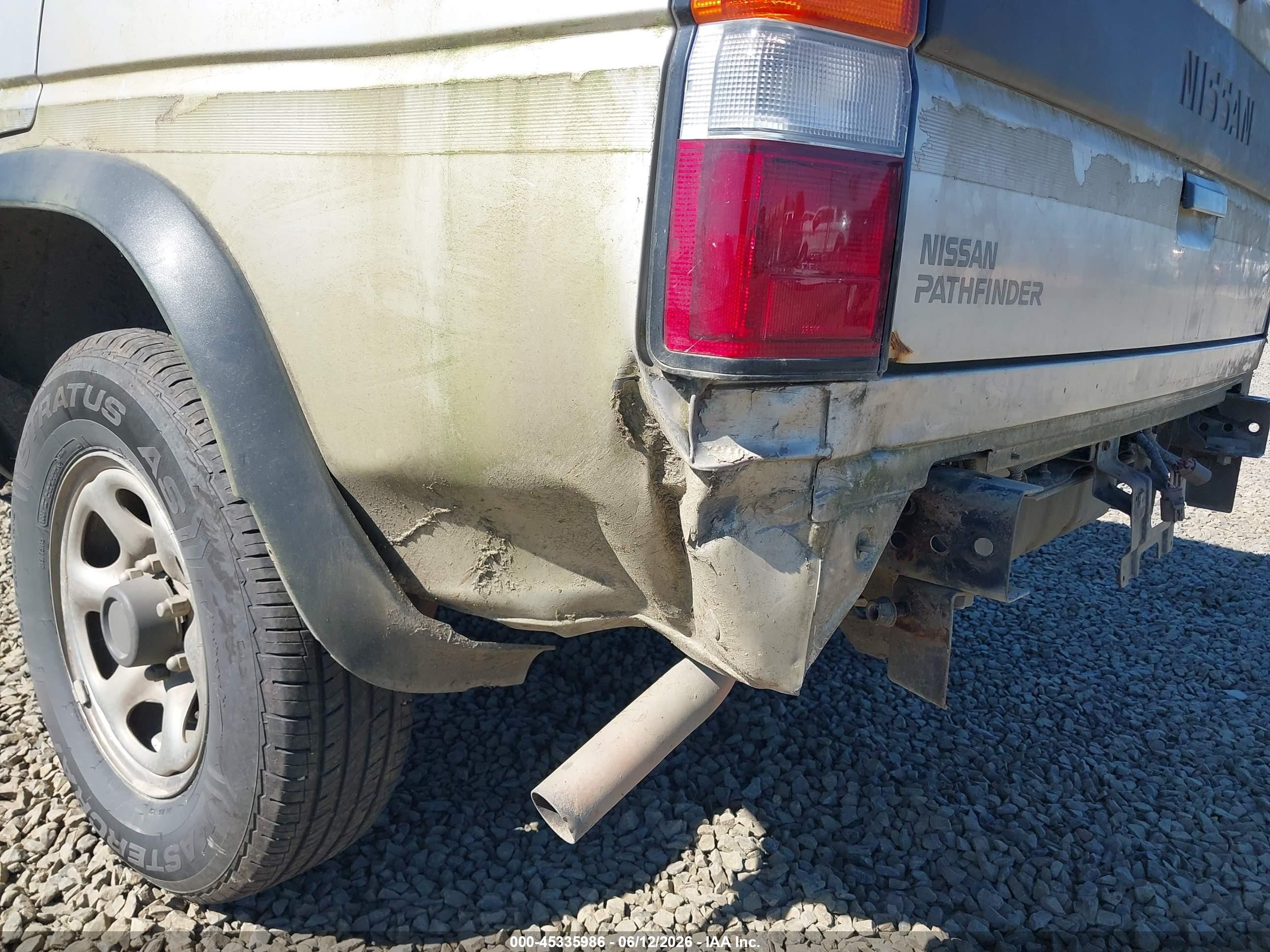 1994 Nissan Pathfinder Le/se/xe Silver vin: JN8HD17Y6RW202784