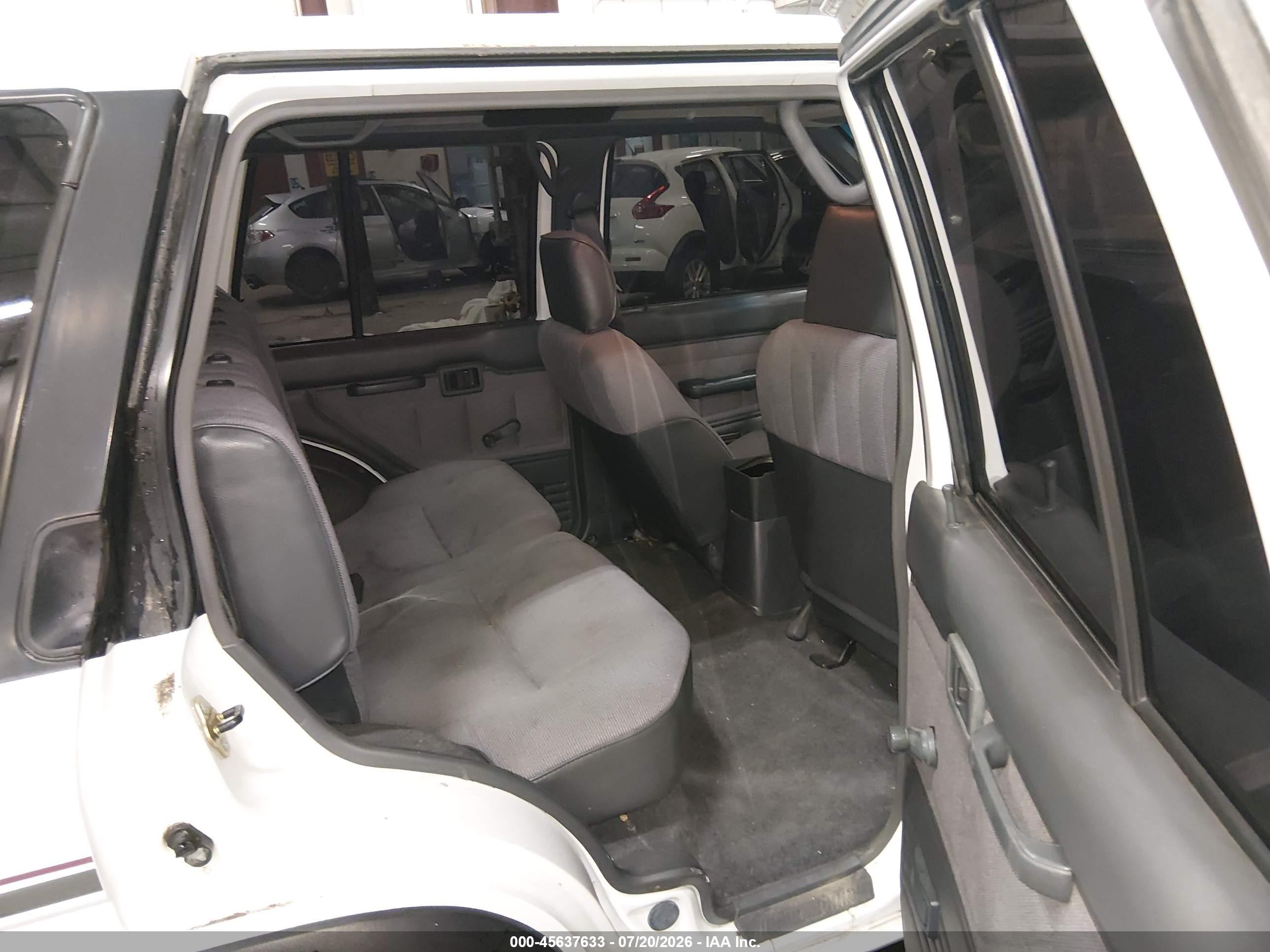 1994 Nissan Pathfinder Le/se/xe White vin: JN8HD17Y6RW228804