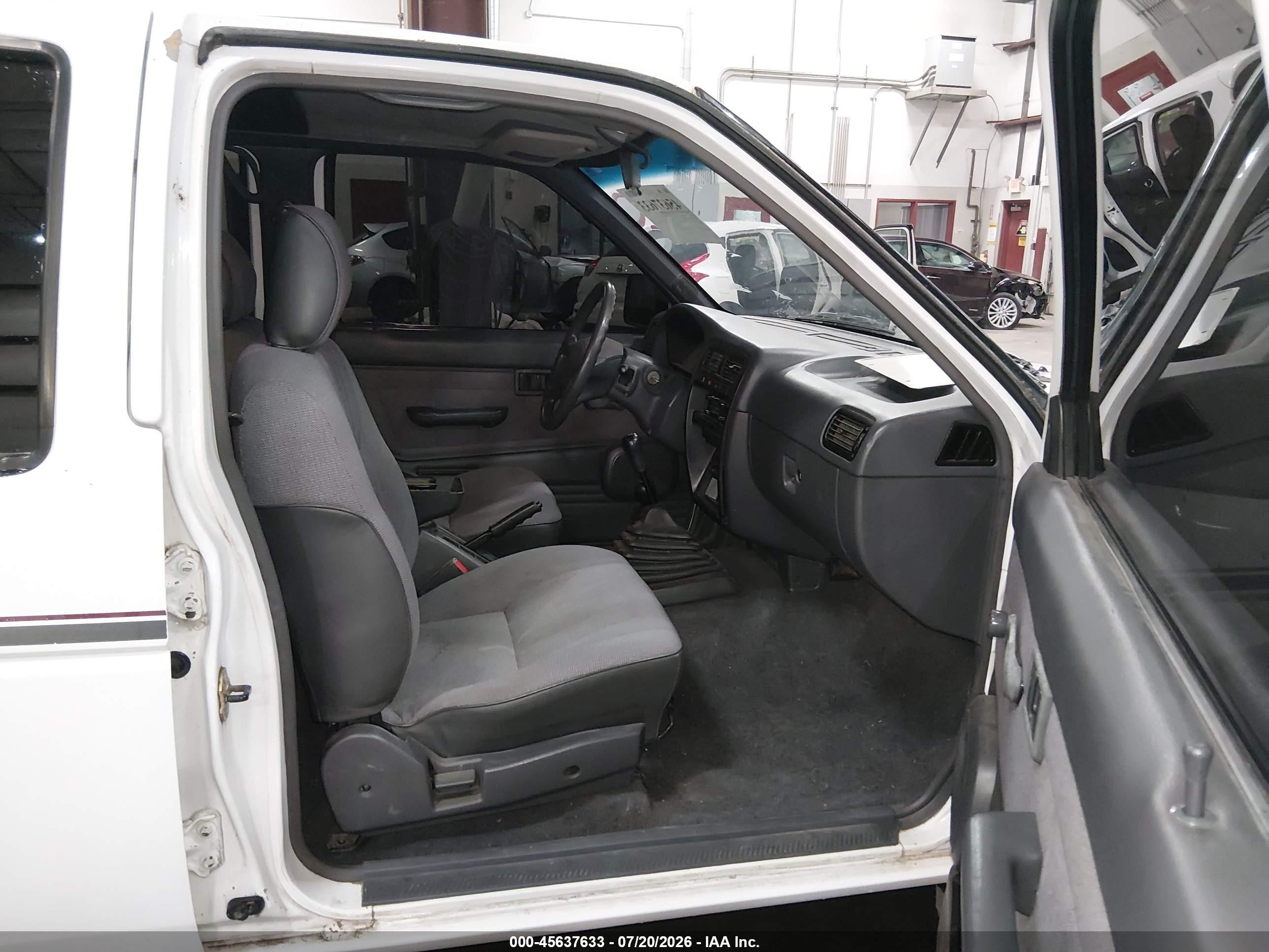 1994 Nissan Pathfinder Le/se/xe White vin: JN8HD17Y6RW228804