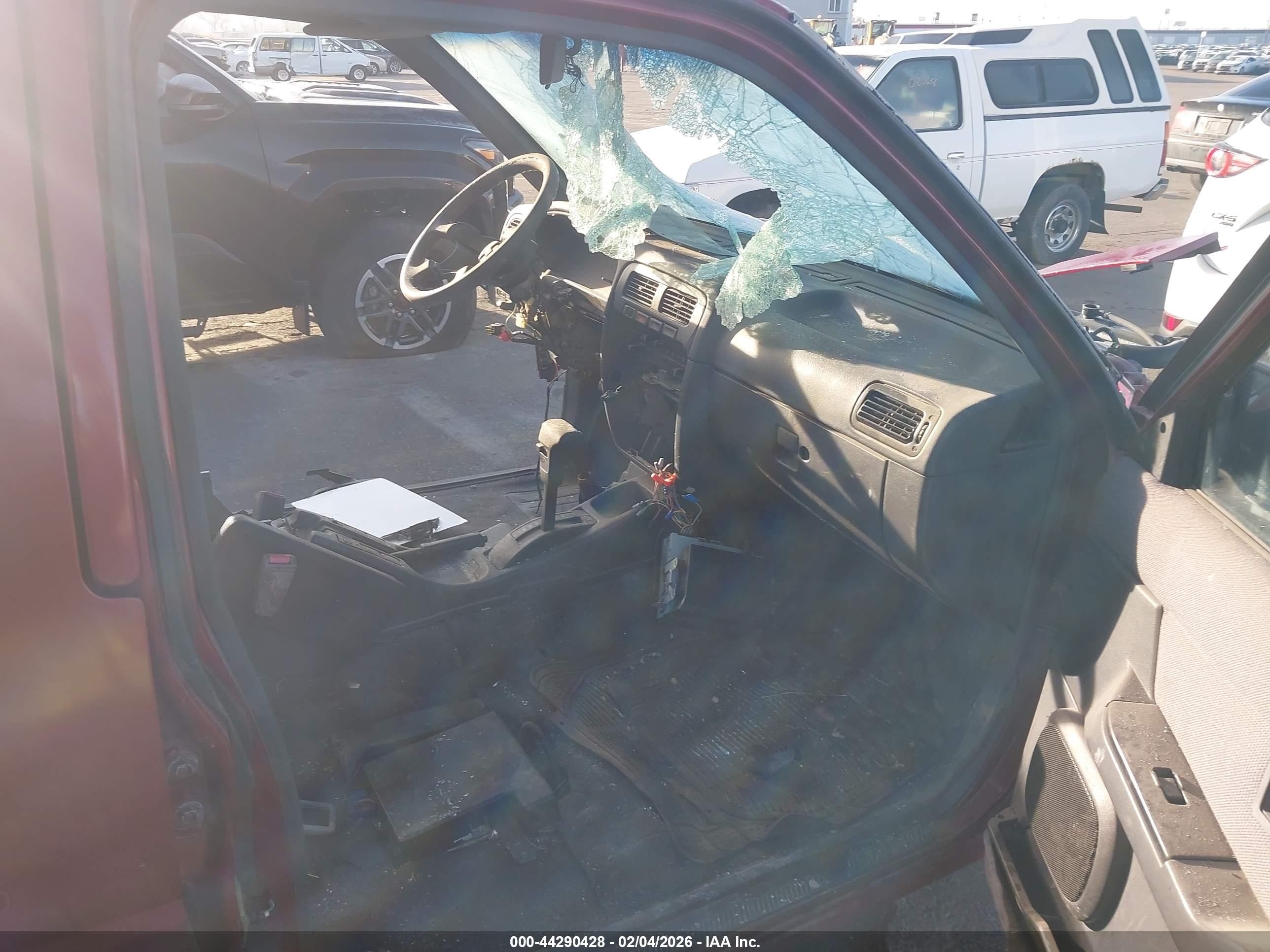 1995 Nissan Pathfinder Le/se/xe Red vin: JN8HD17Y7SW013504