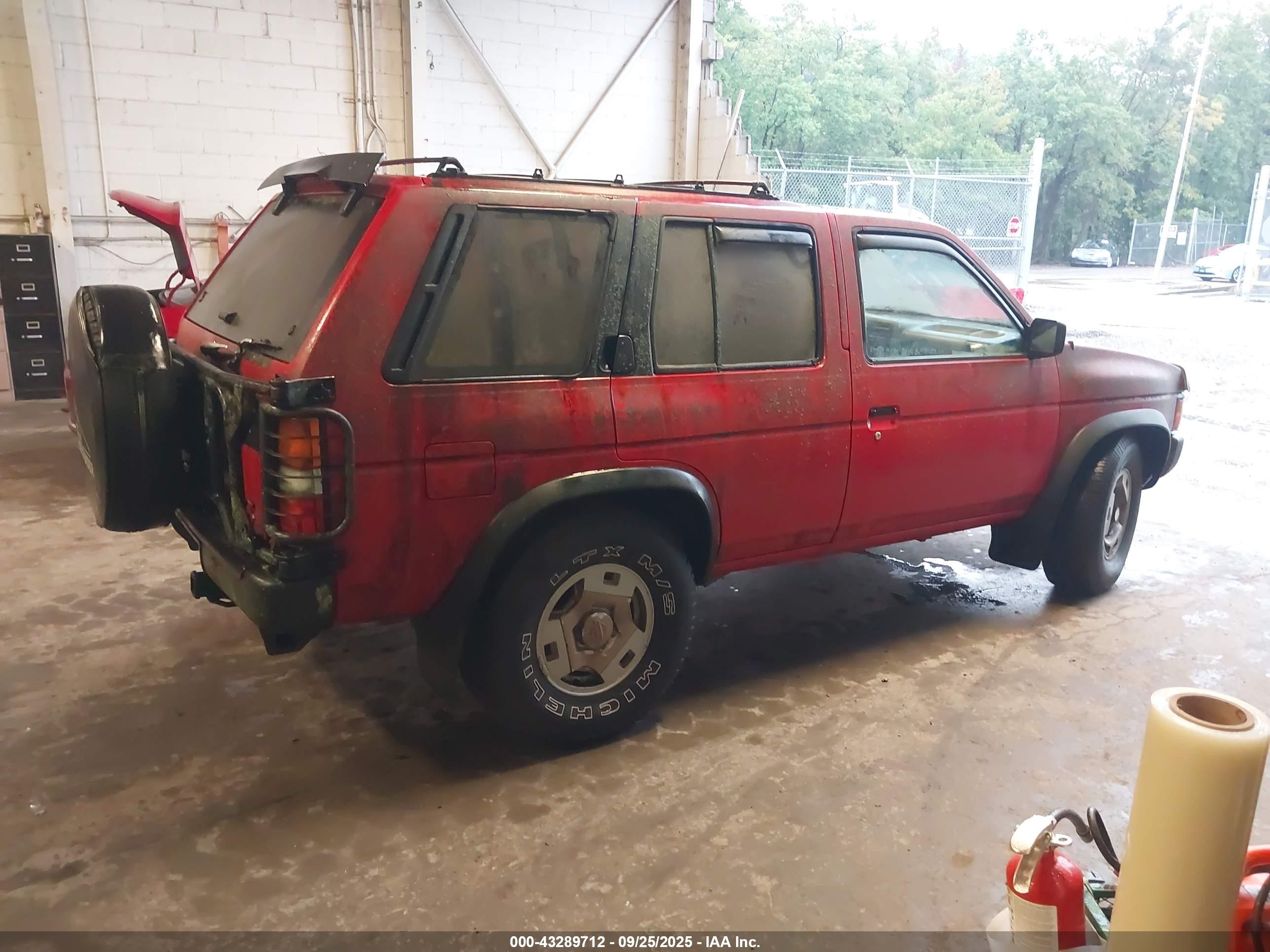 1995 Nissan Pathfinder Le/se/xe Red vin: JN8HD17Y9SW035519