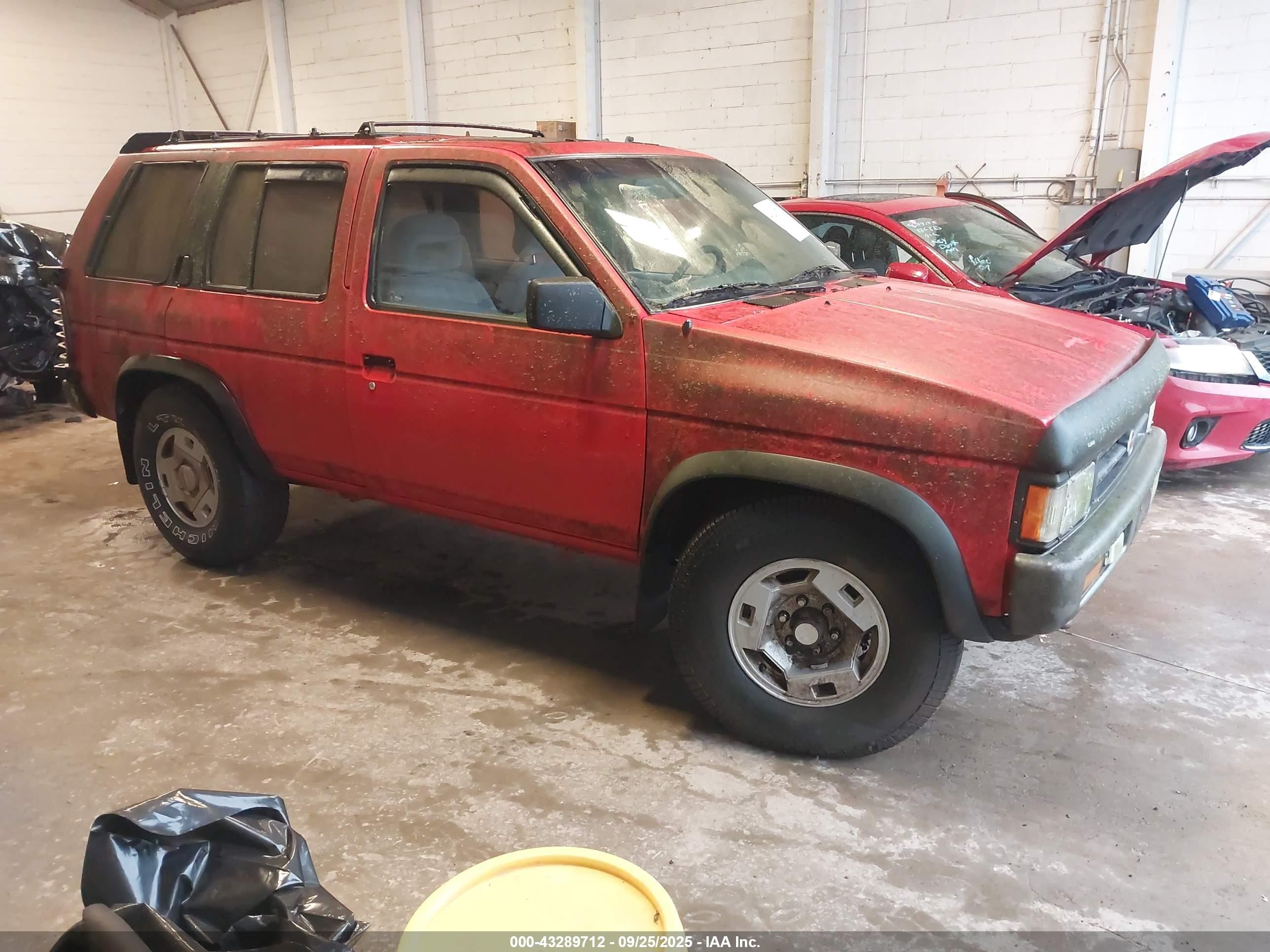 1995 Nissan Pathfinder Le/se/xe Red vin: JN8HD17Y9SW035519