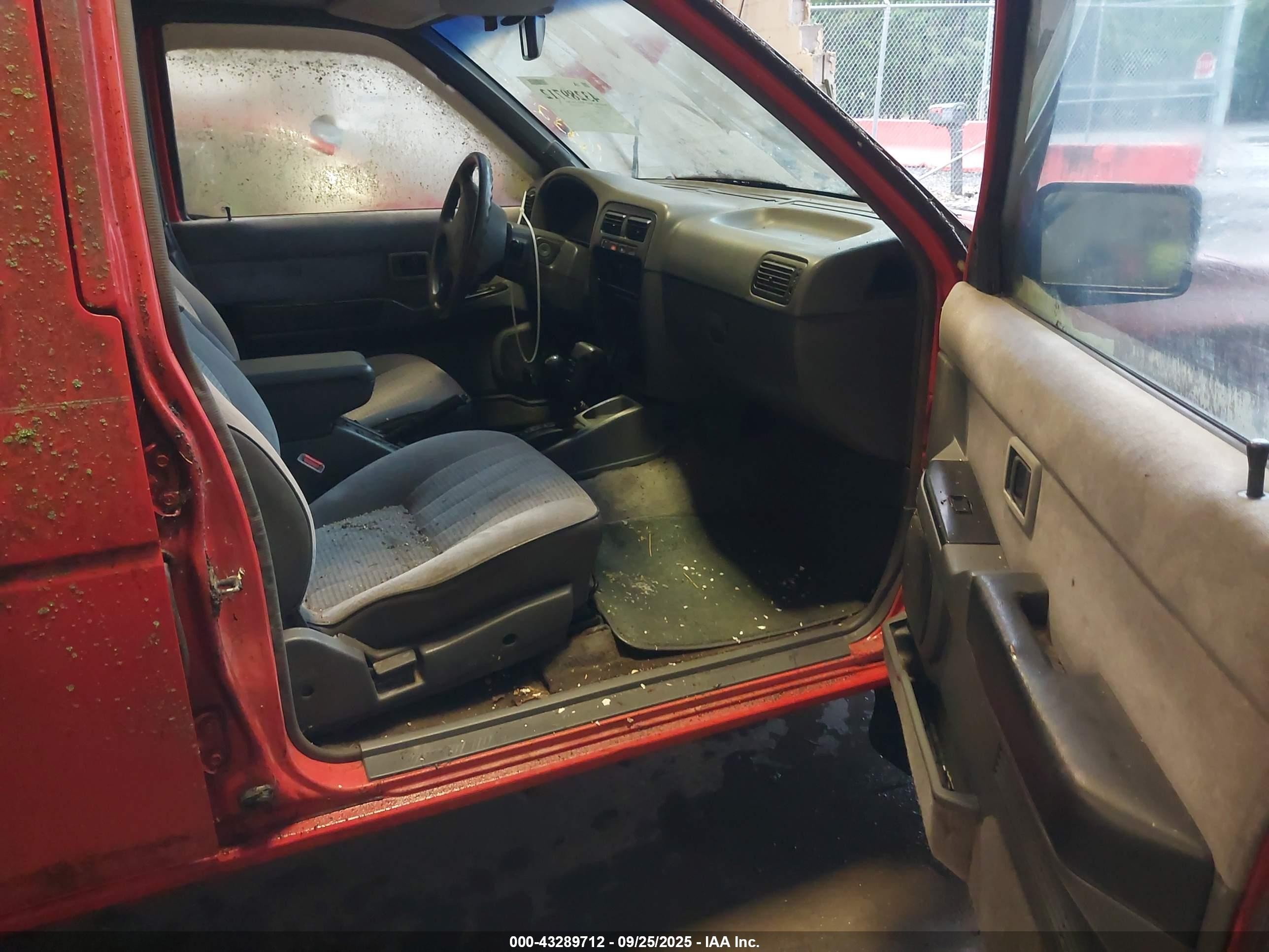 1995 Nissan Pathfinder Le/se/xe Red vin: JN8HD17Y9SW035519