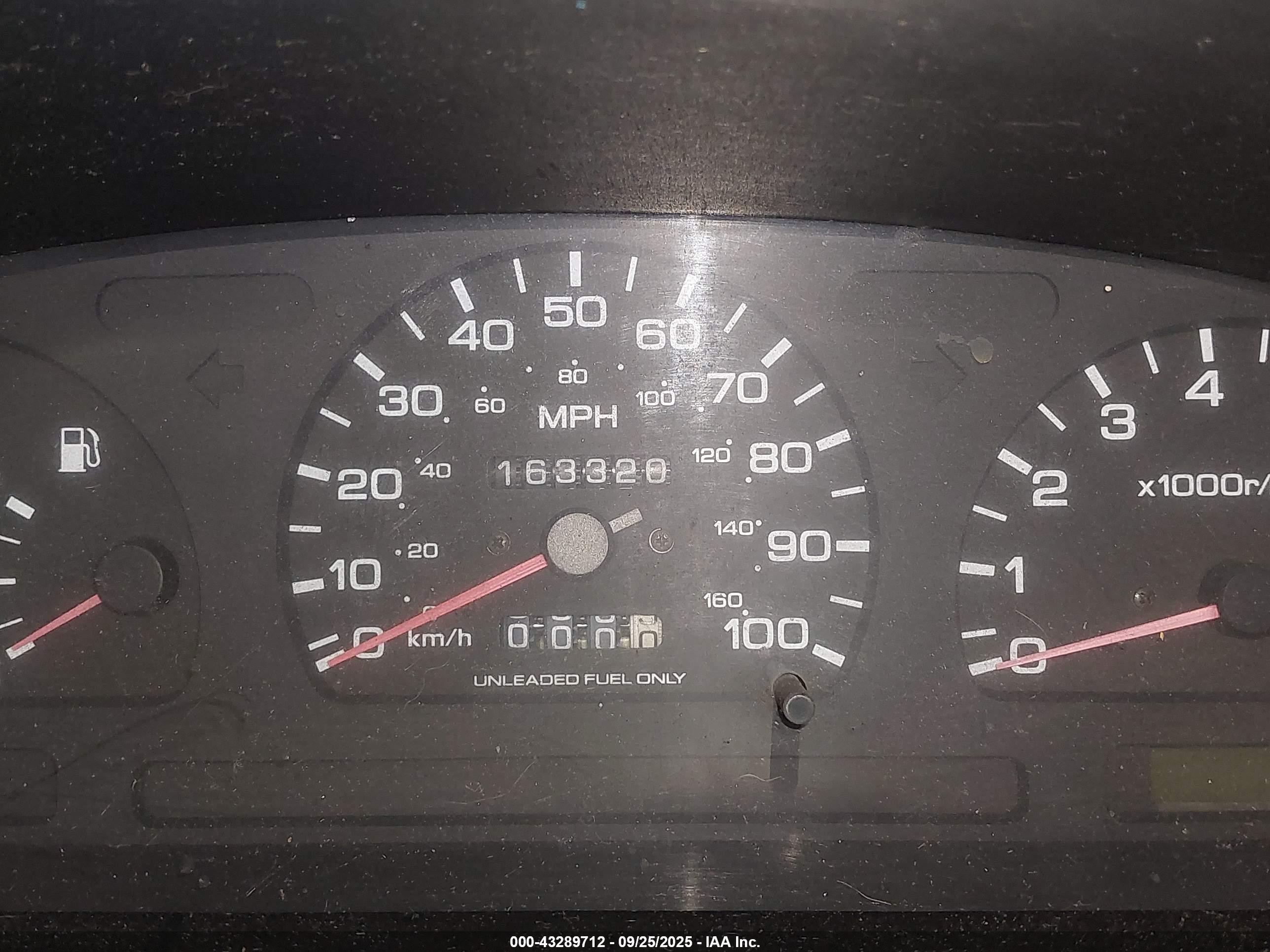1995 Nissan Pathfinder Le/se/xe Red vin: JN8HD17Y9SW035519