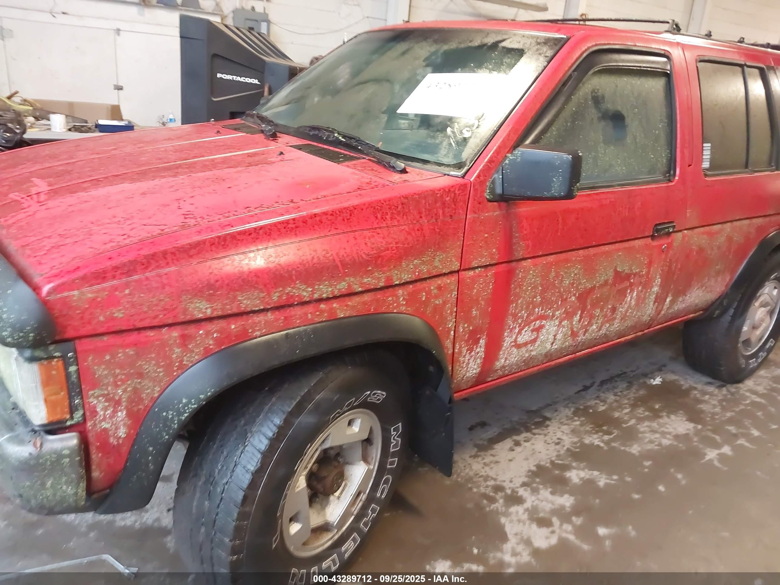1995 Nissan Pathfinder Le/se/xe Red vin: JN8HD17Y9SW035519