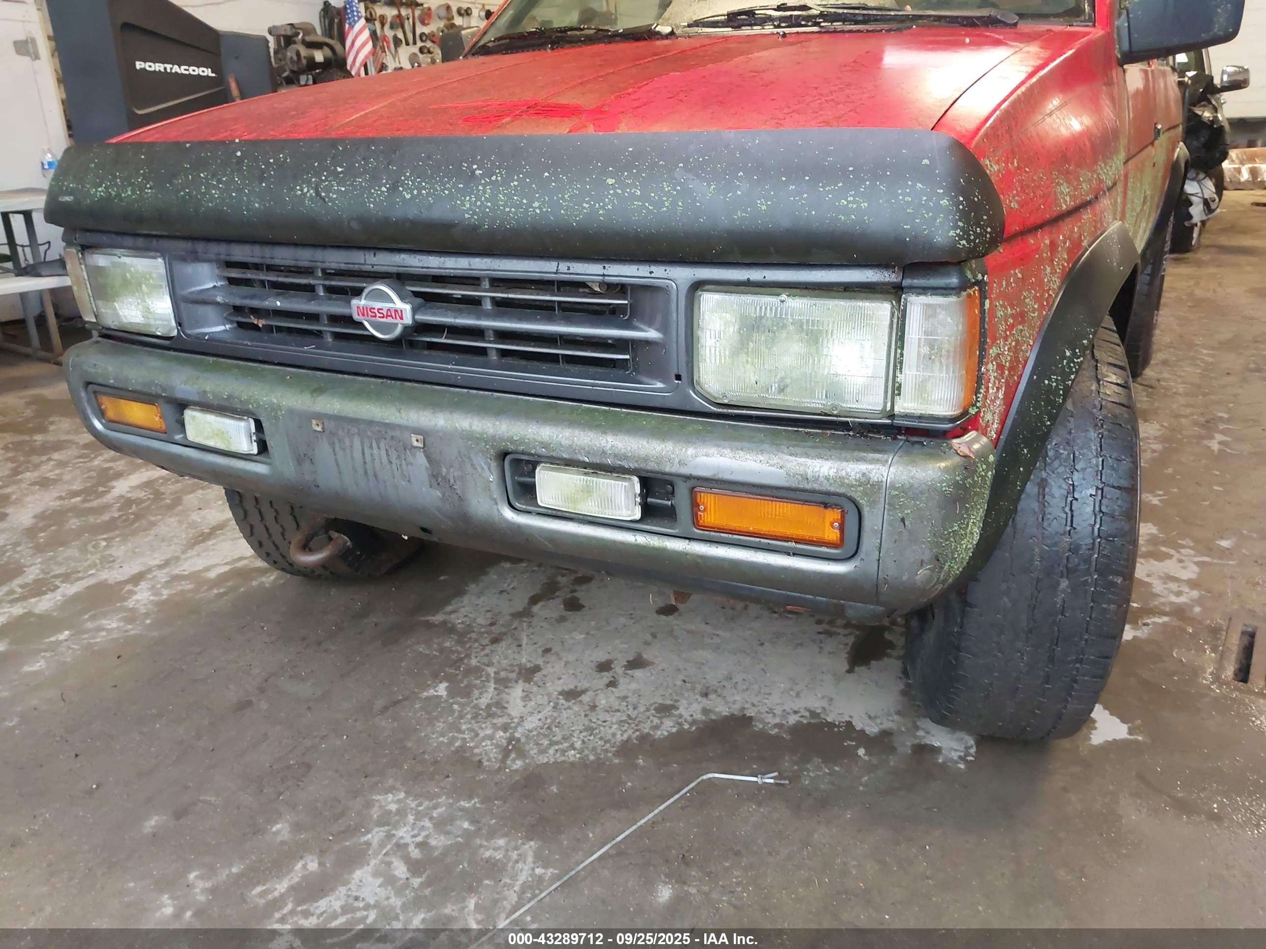 1995 Nissan Pathfinder Le/se/xe Red vin: JN8HD17Y9SW035519