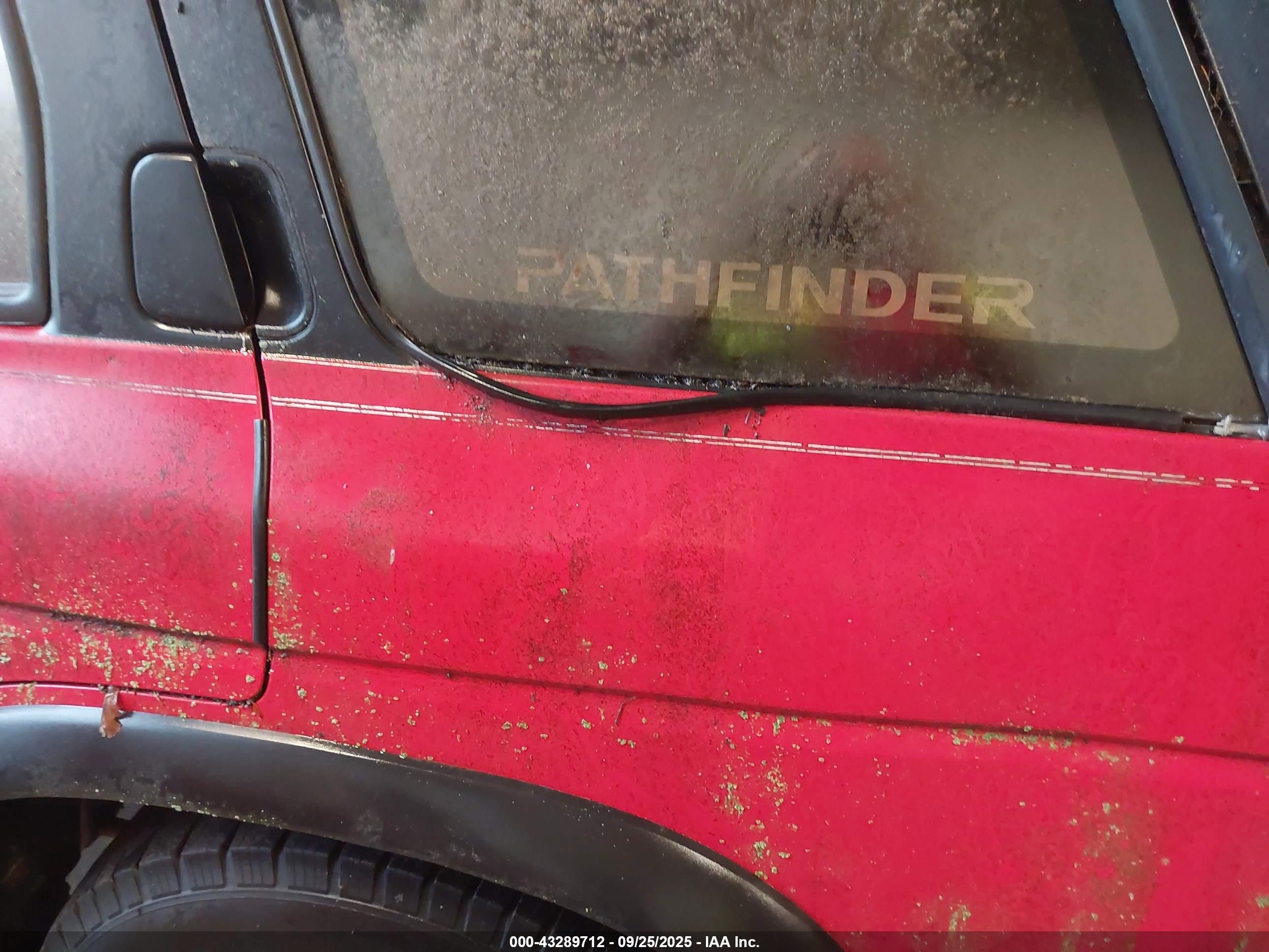1995 Nissan Pathfinder Le/se/xe Red vin: JN8HD17Y9SW035519