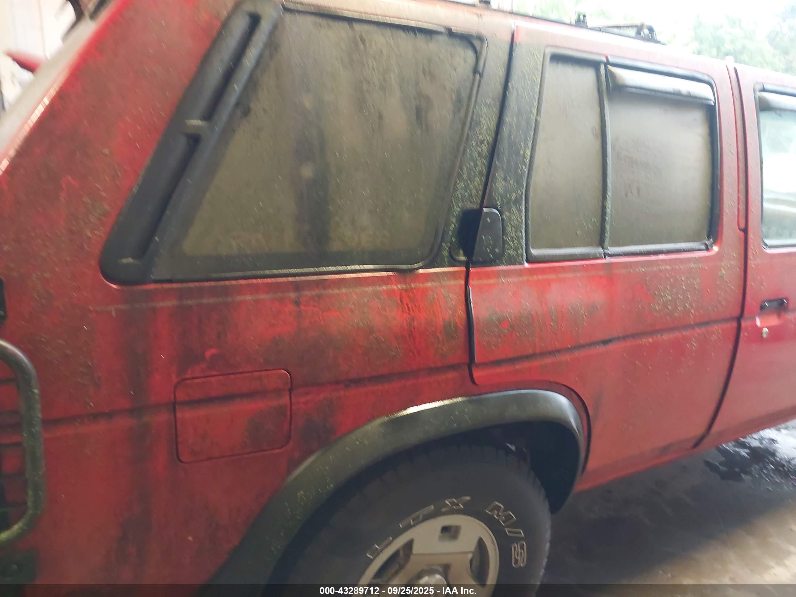 1995 Nissan Pathfinder Le/se/xe Red vin: JN8HD17Y9SW035519