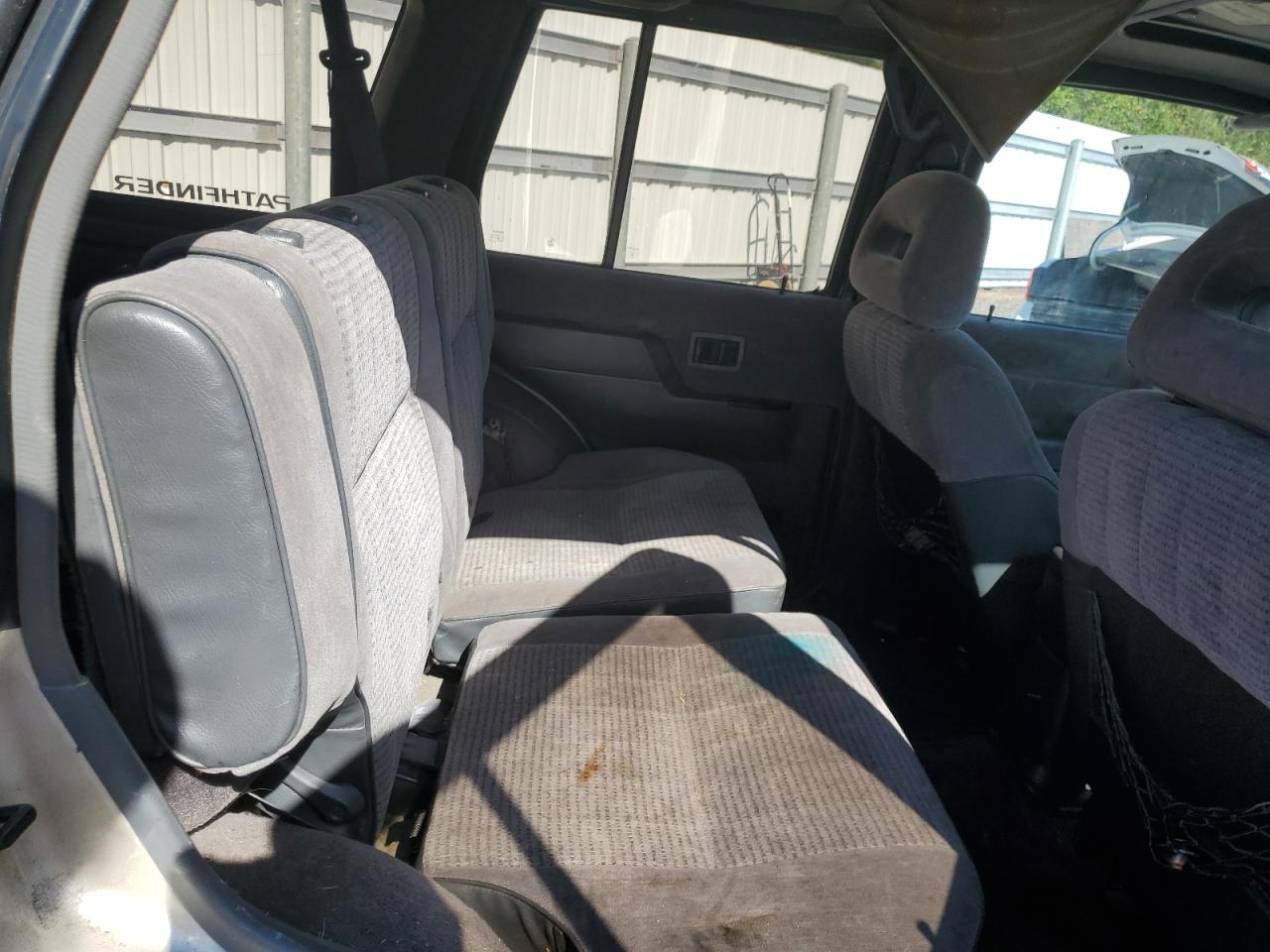 1995 Nissan Pathfinder Le Silver vin: JN8HD17Y9SW054099