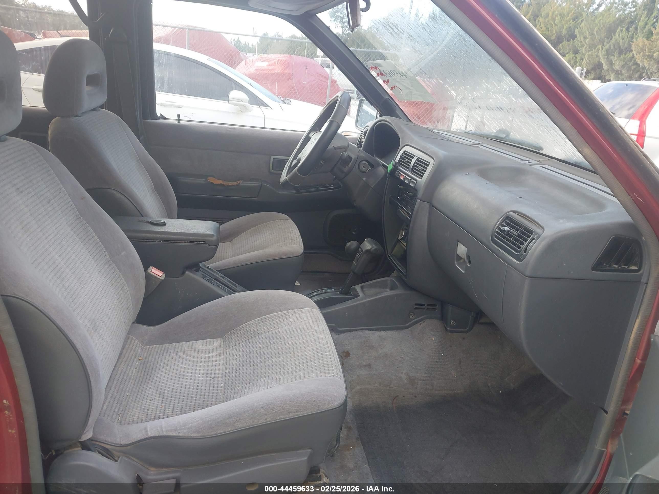1995 Nissan Pathfinder Le/se/xe Red vin: JN8HD17Y9SW063790