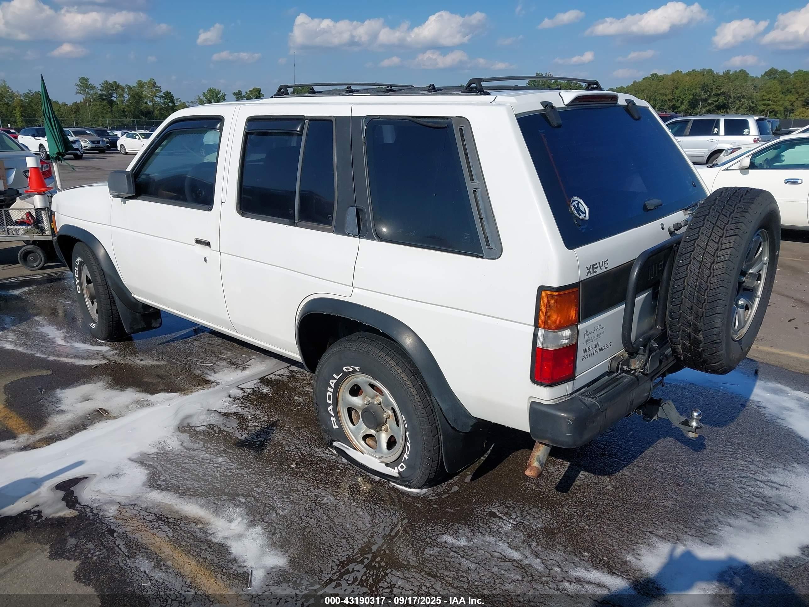 1994 Nissan Pathfinder Le/se/xe White vin: JN8HD17YXRW201458