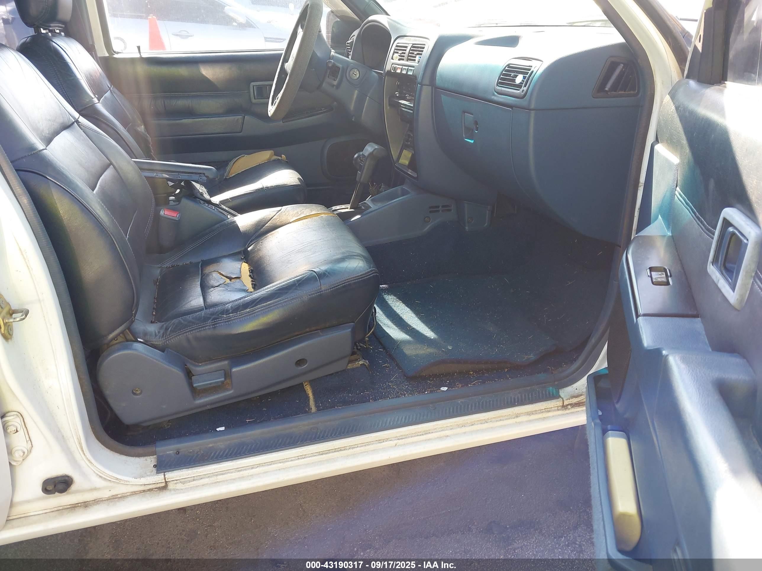 1994 Nissan Pathfinder Le/se/xe White vin: JN8HD17YXRW201458