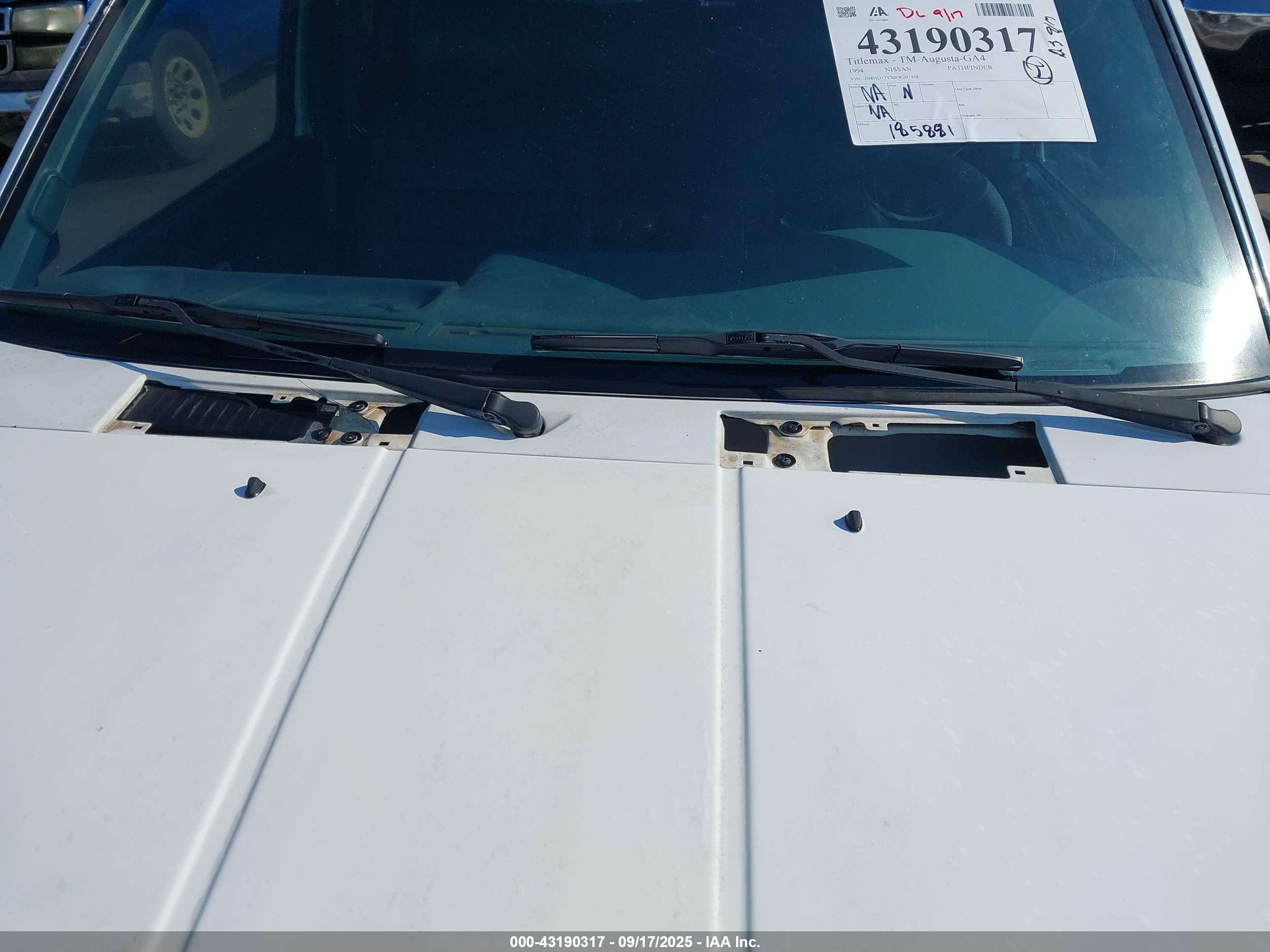 1994 Nissan Pathfinder Le/se/xe White vin: JN8HD17YXRW201458