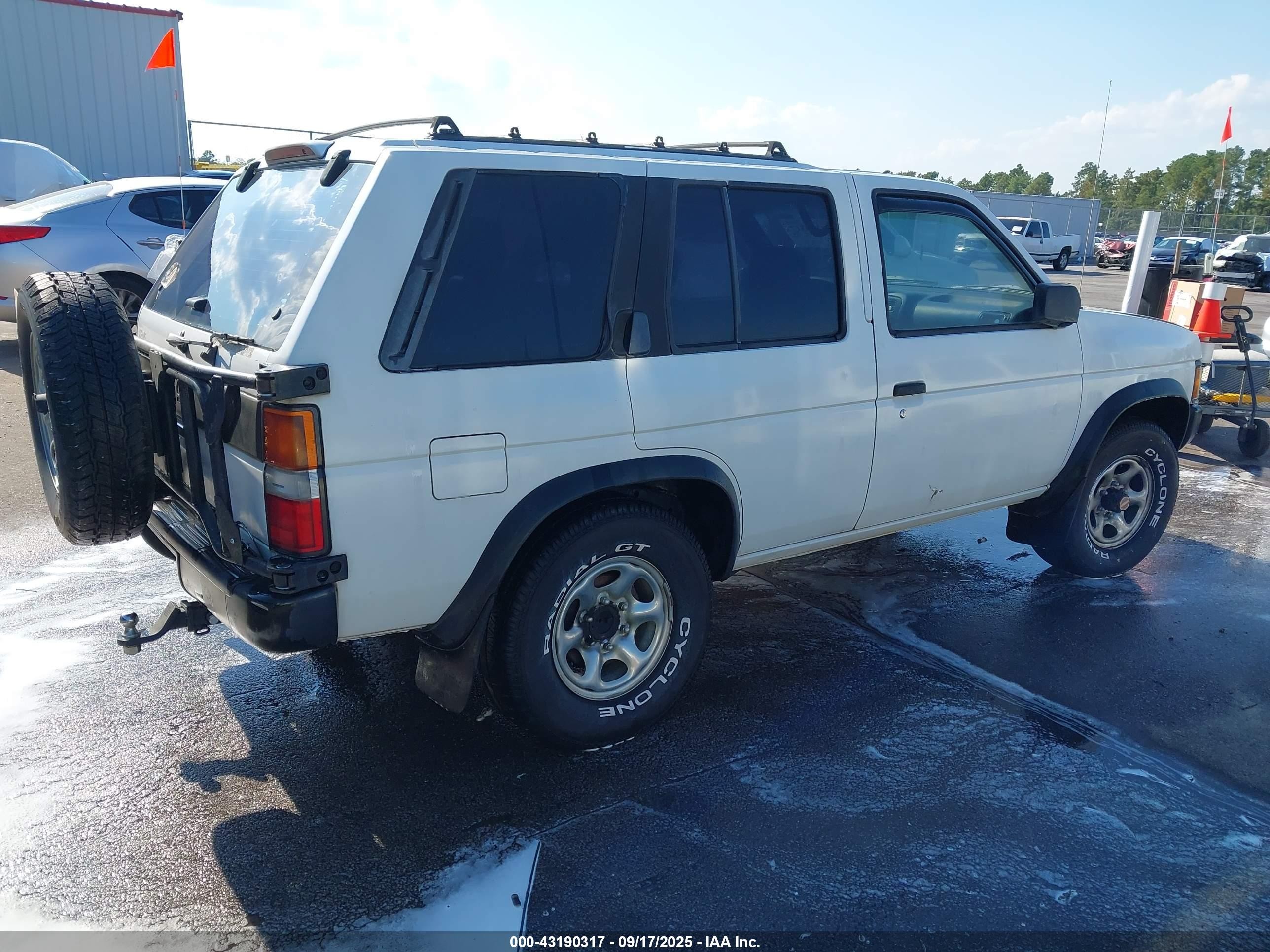 1994 Nissan Pathfinder Le/se/xe White vin: JN8HD17YXRW201458