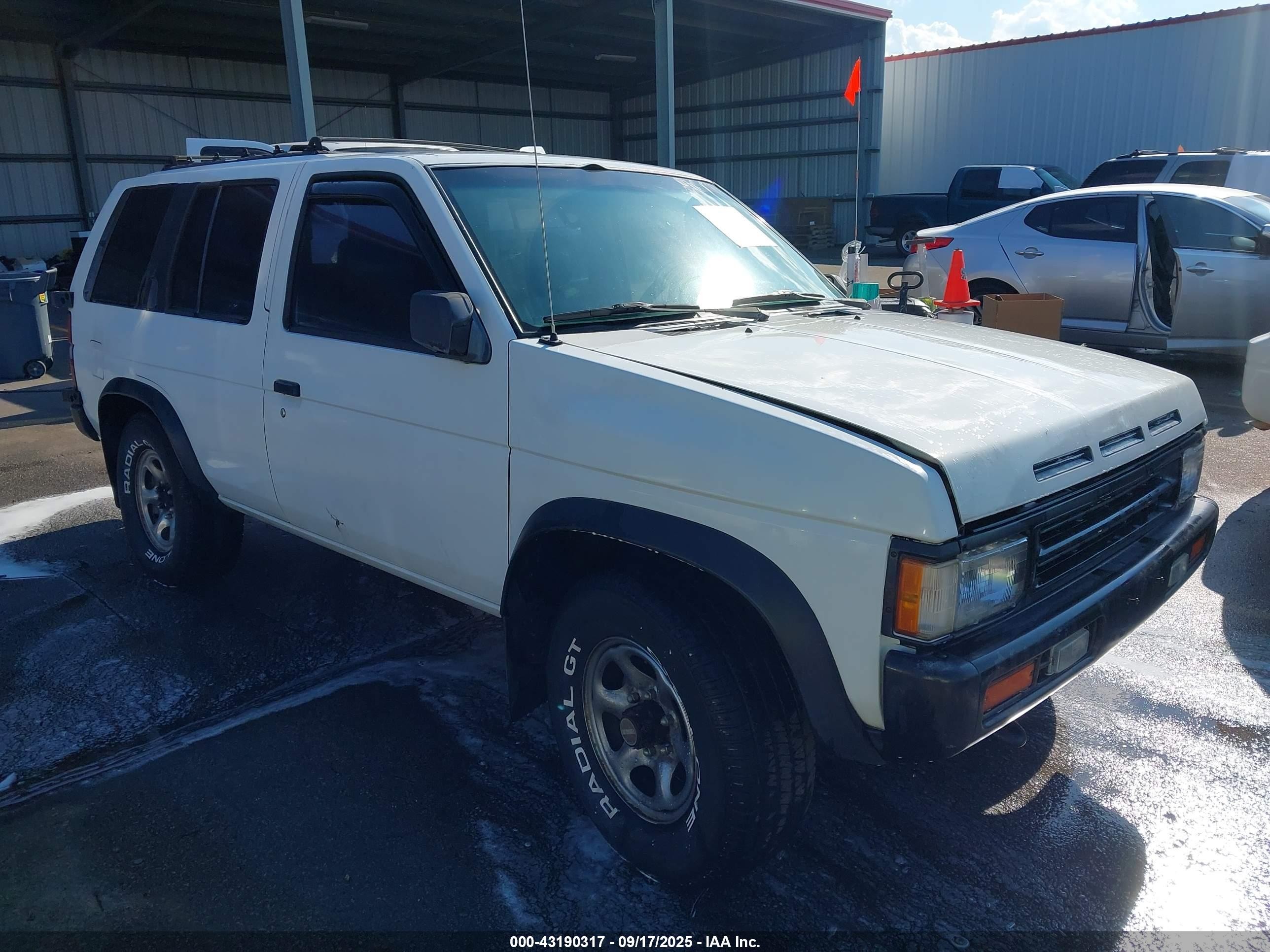1994 Nissan Pathfinder Le/se/xe White vin: JN8HD17YXRW201458