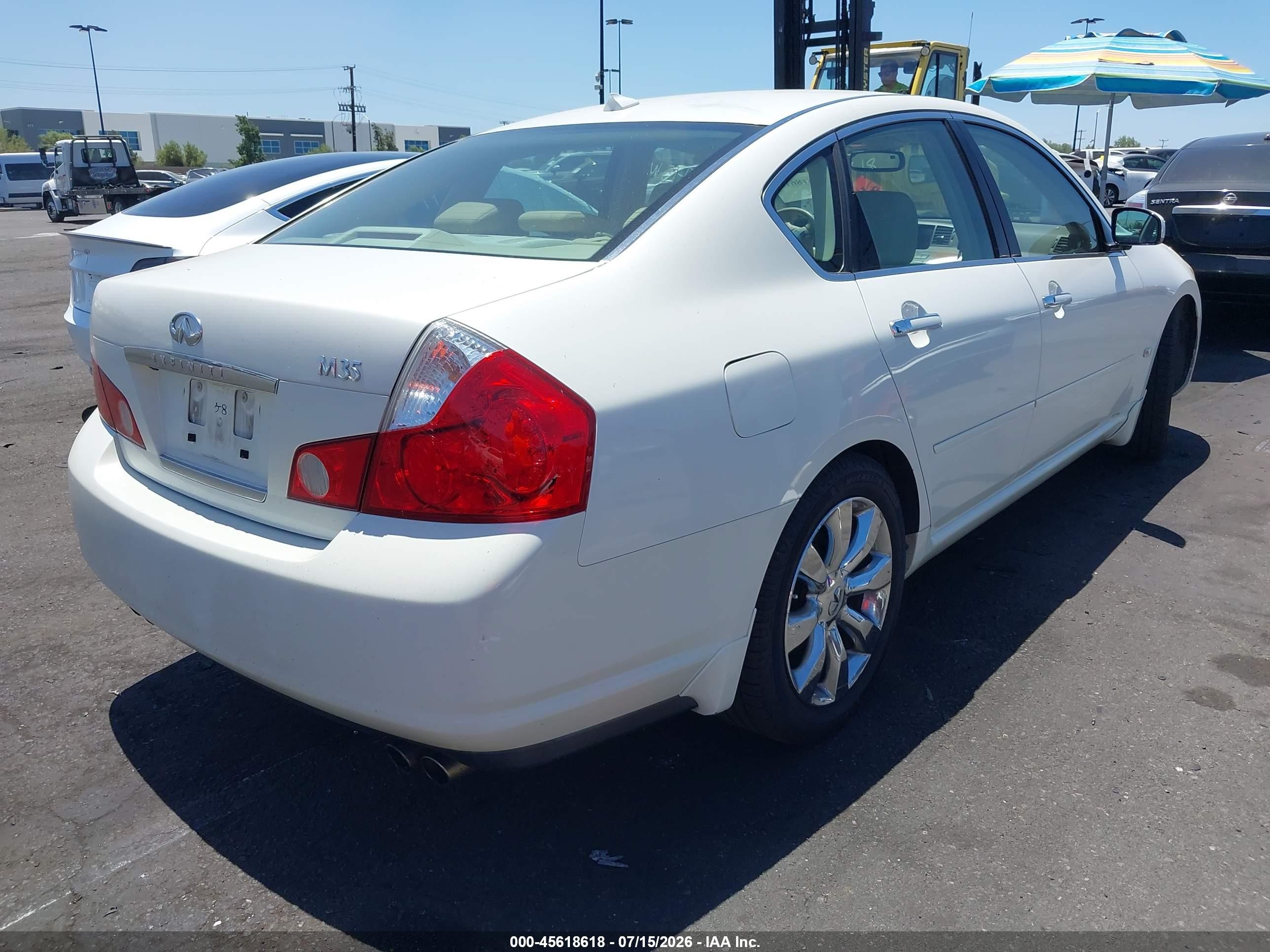2007 Infiniti M35   White vin: JNKAY01E07M307483