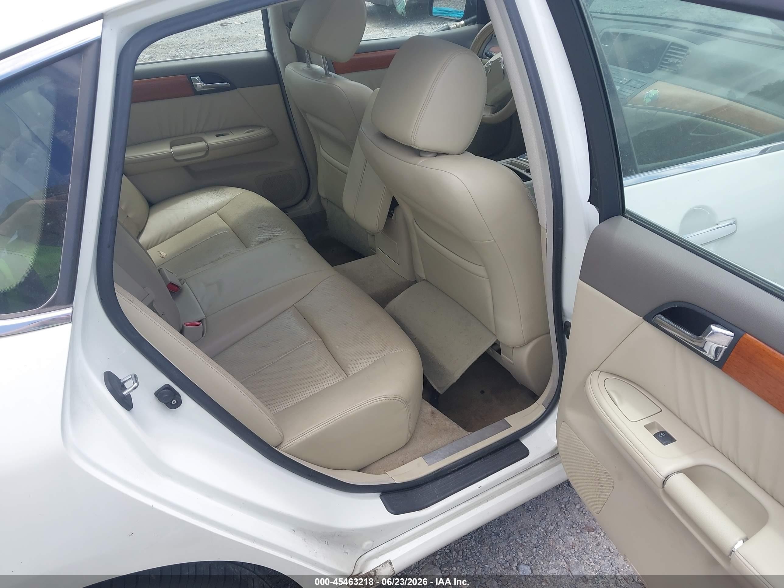 2006 Infiniti M35   White vin: JNKAY01E36M112833