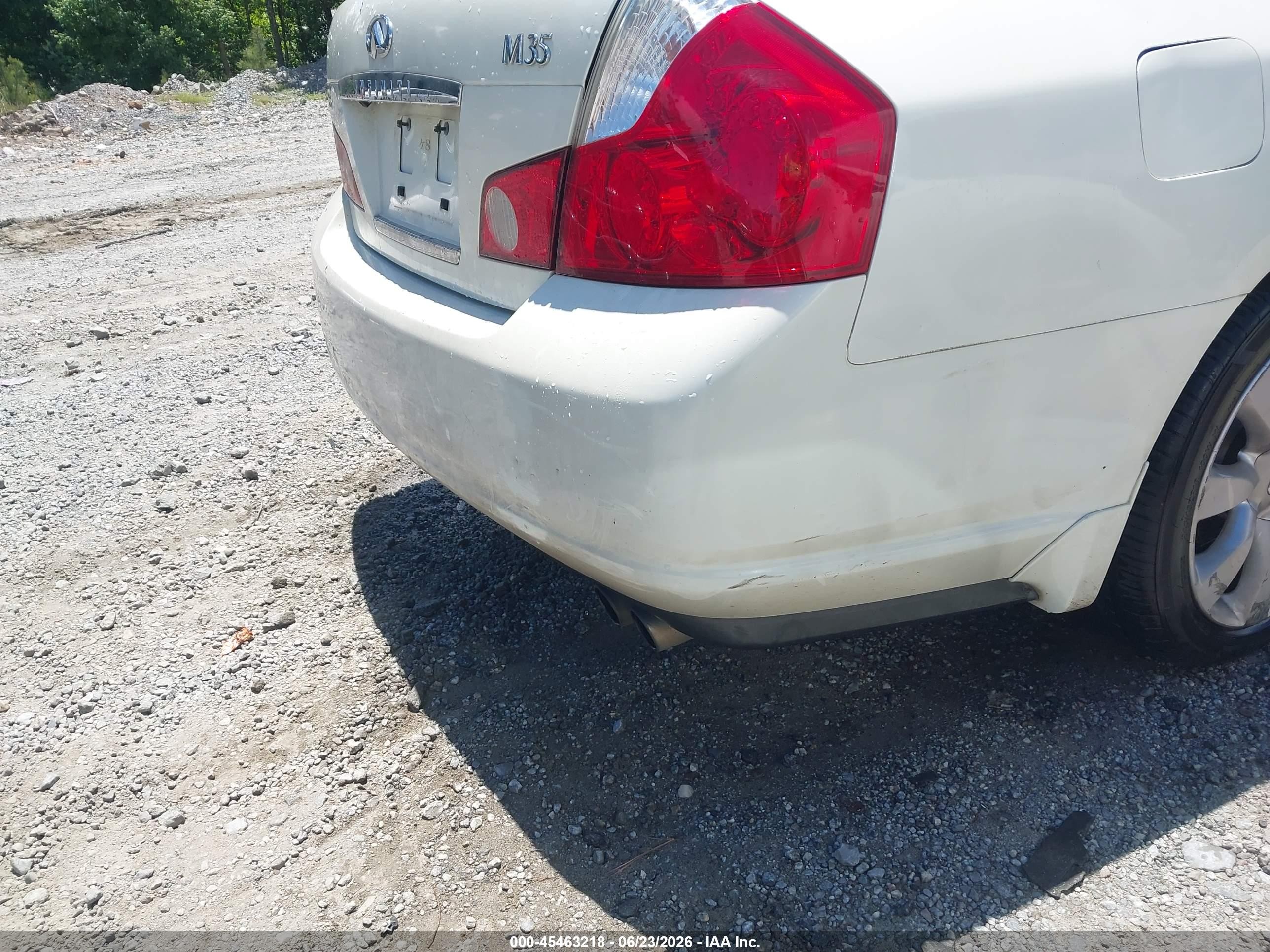 2006 Infiniti M35   White vin: JNKAY01E36M112833