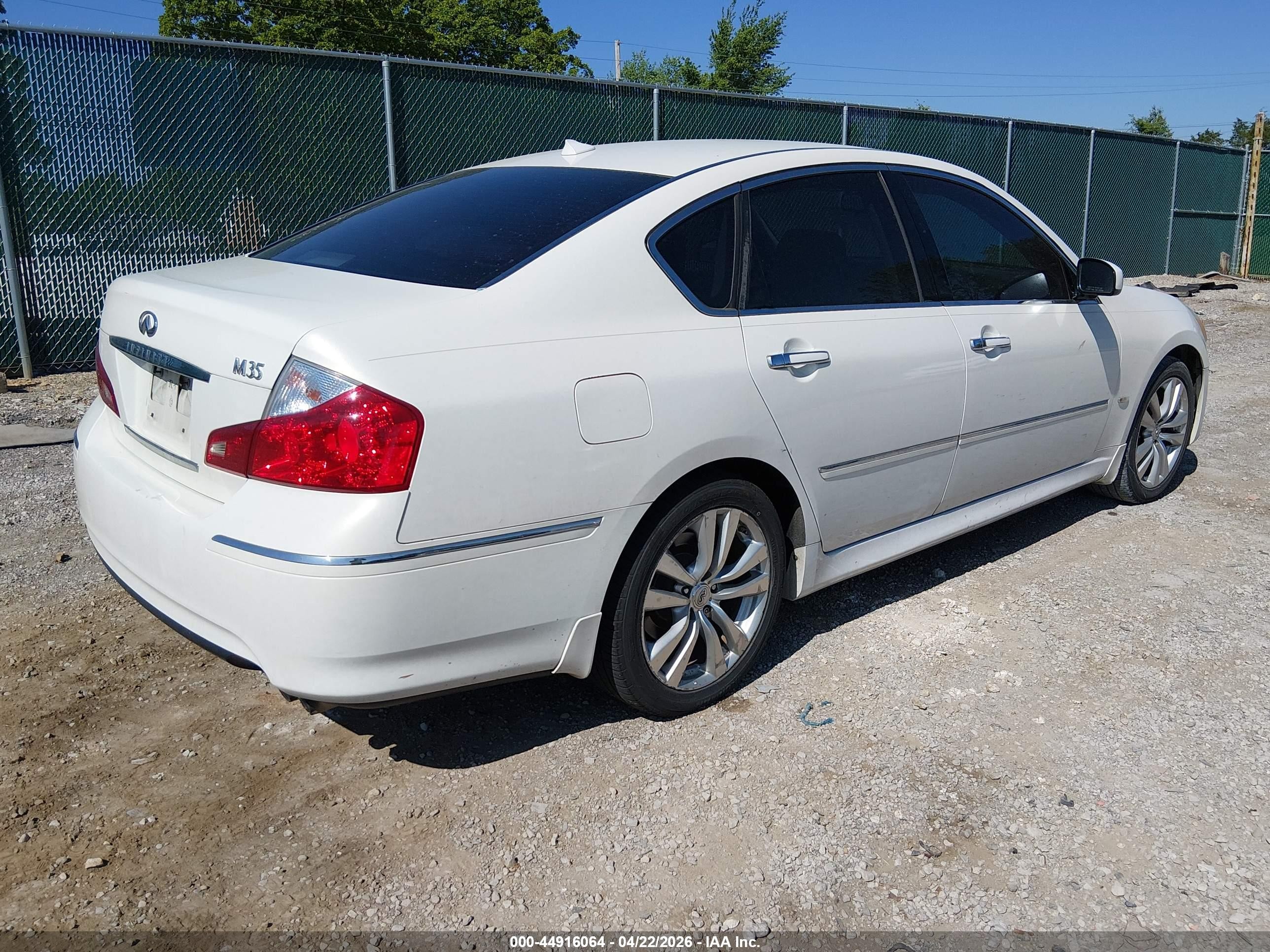2008 Infiniti M35   White vin: JNKAY01E78M605109