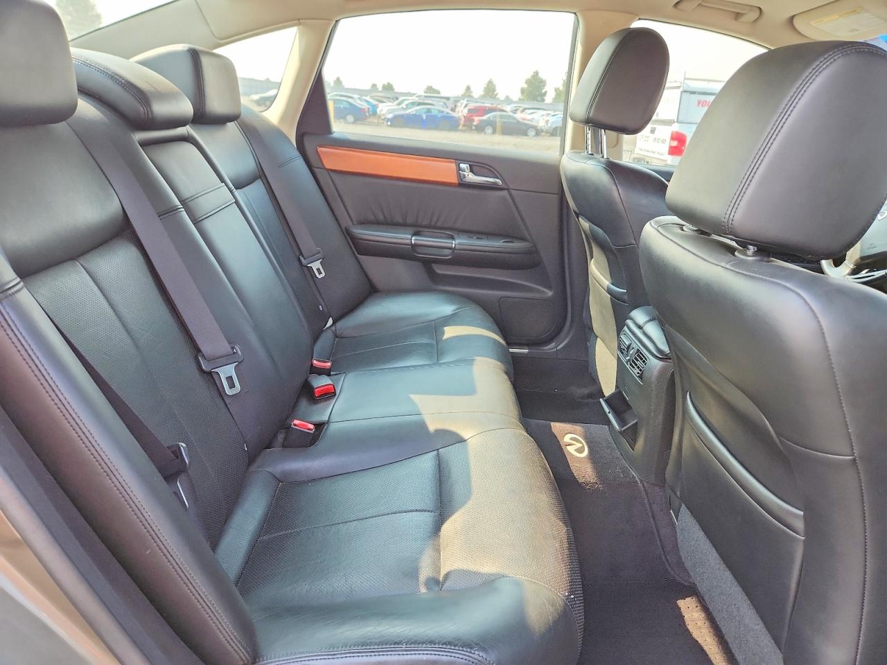 2006 Infiniti M35 Base Gold vin: JNKAY01F06M261273