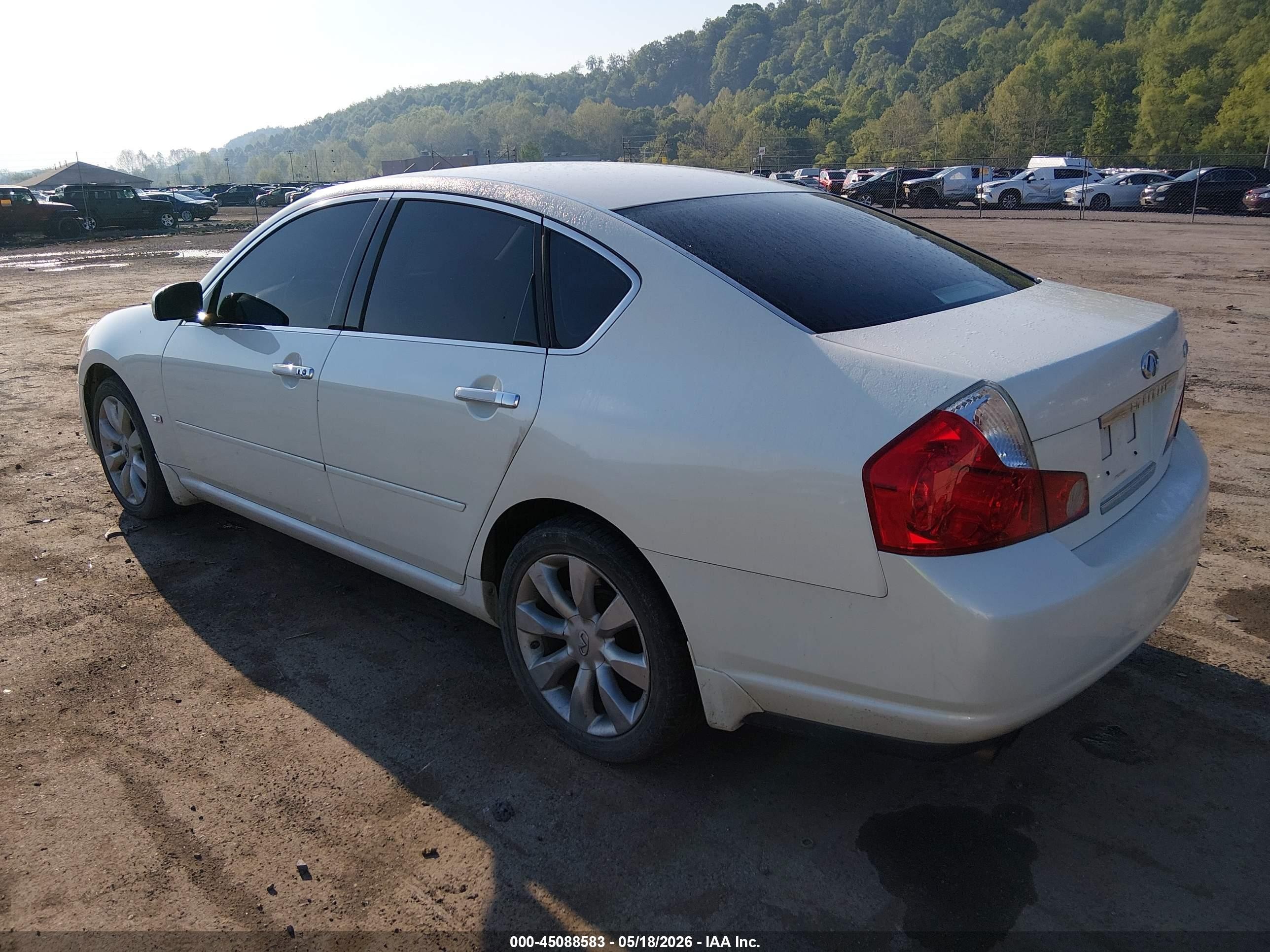 2007 Infiniti M35x   White vin: JNKAY01F37M462005