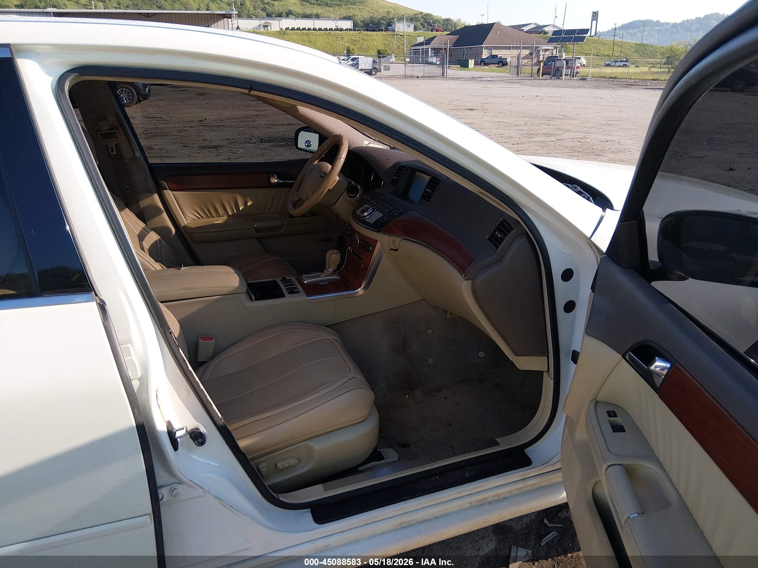 2007 Infiniti M35x   White vin: JNKAY01F37M462005