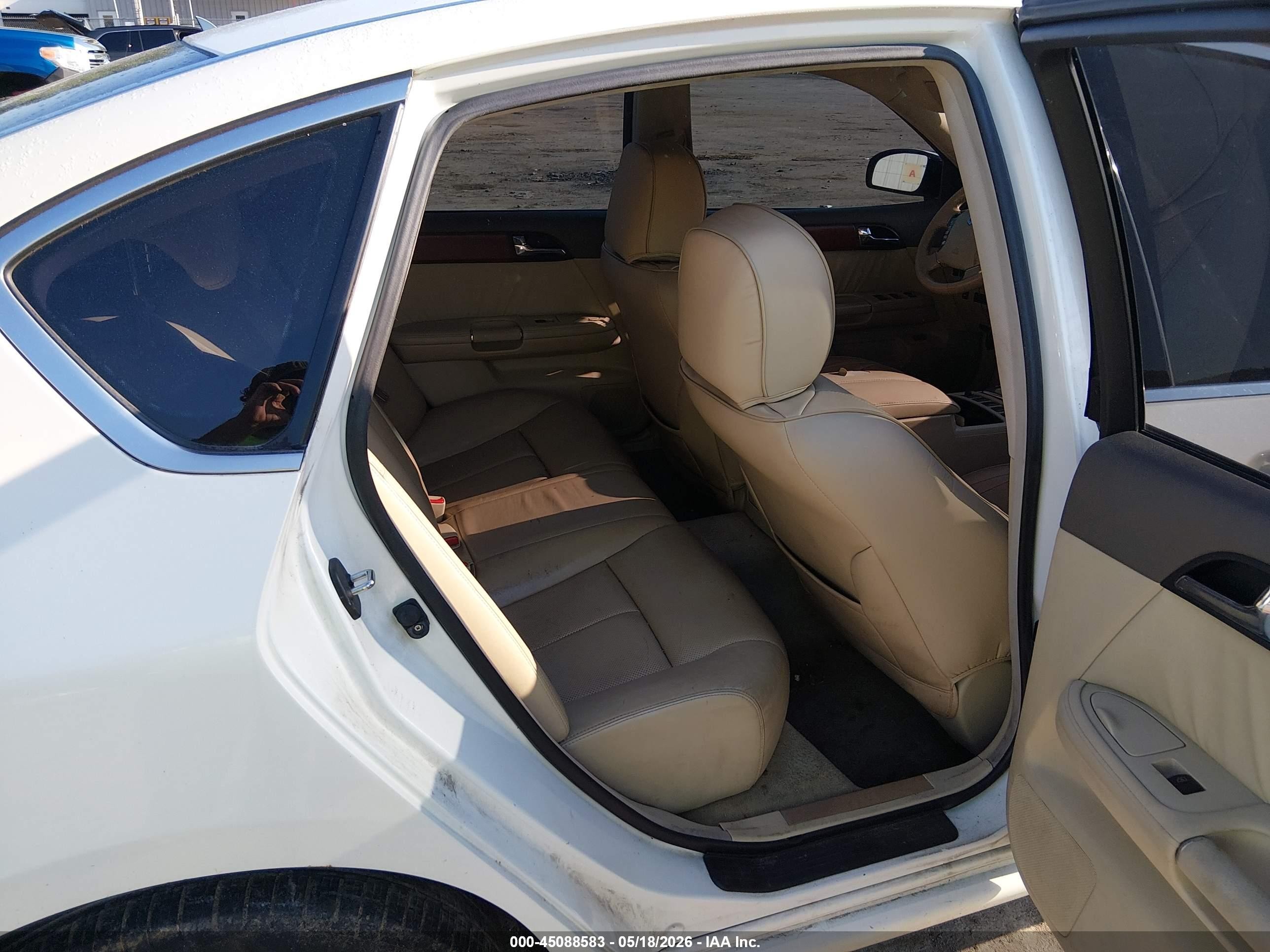 2007 Infiniti M35x   White vin: JNKAY01F37M462005