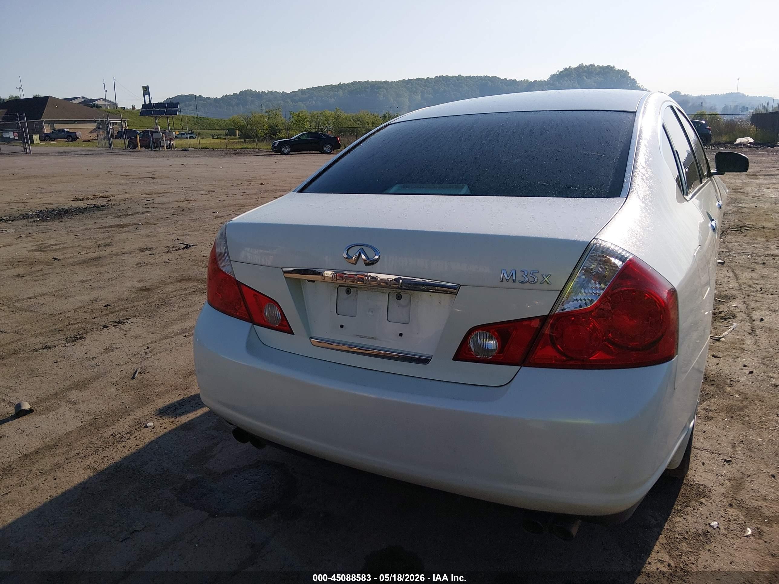 2007 Infiniti M35x   White vin: JNKAY01F37M462005