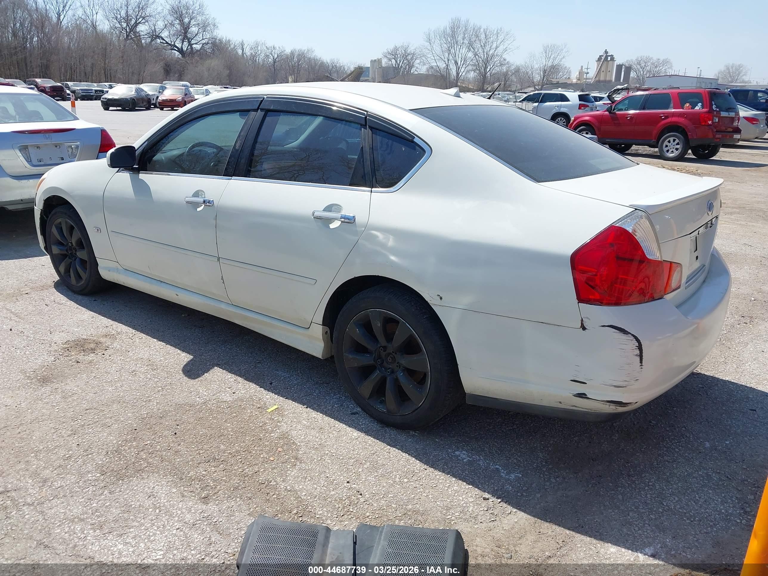 2006 Infiniti M35x   White vin: JNKAY01FX6M252791