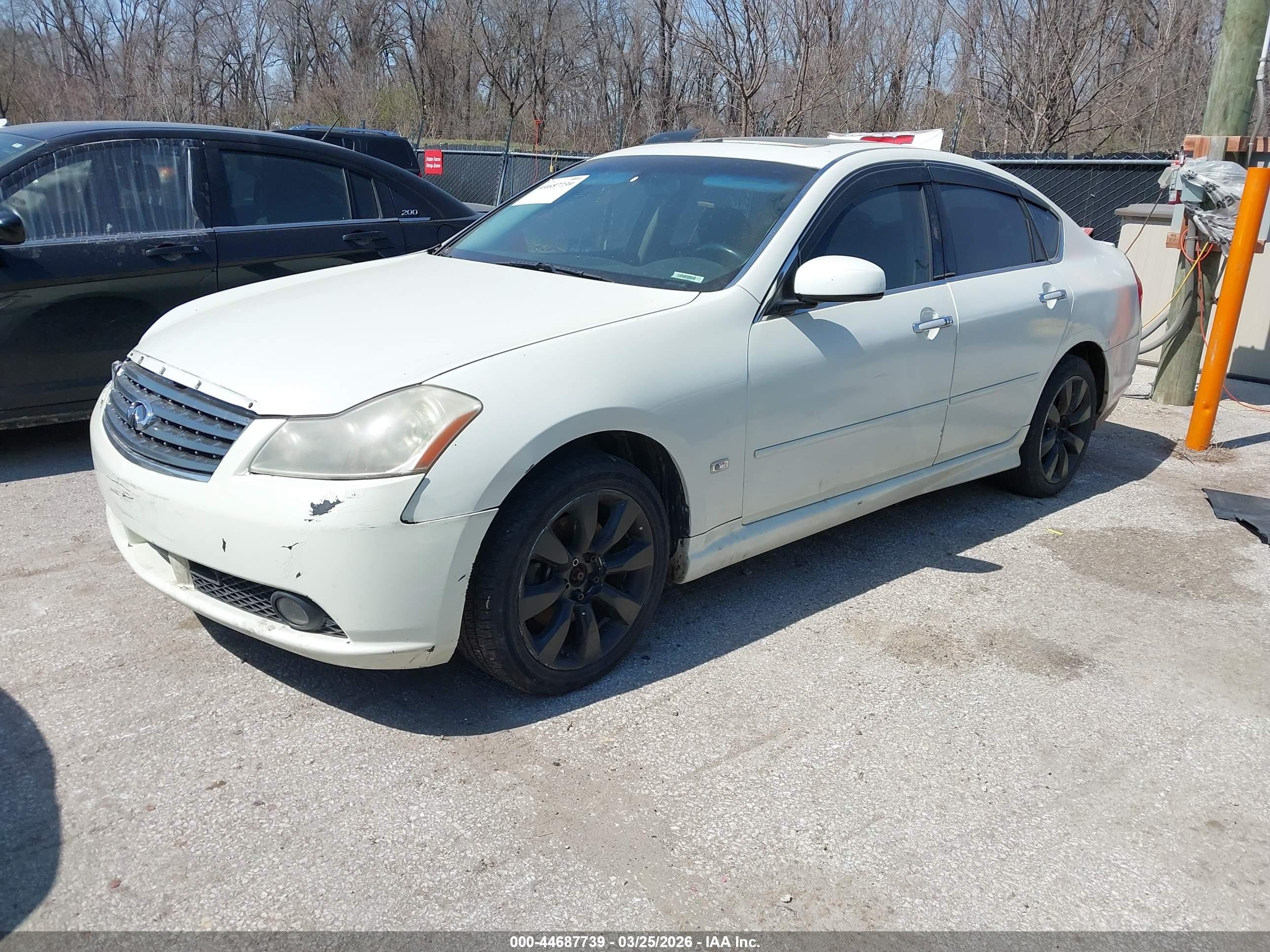 2006 Infiniti M35x   White vin: JNKAY01FX6M252791