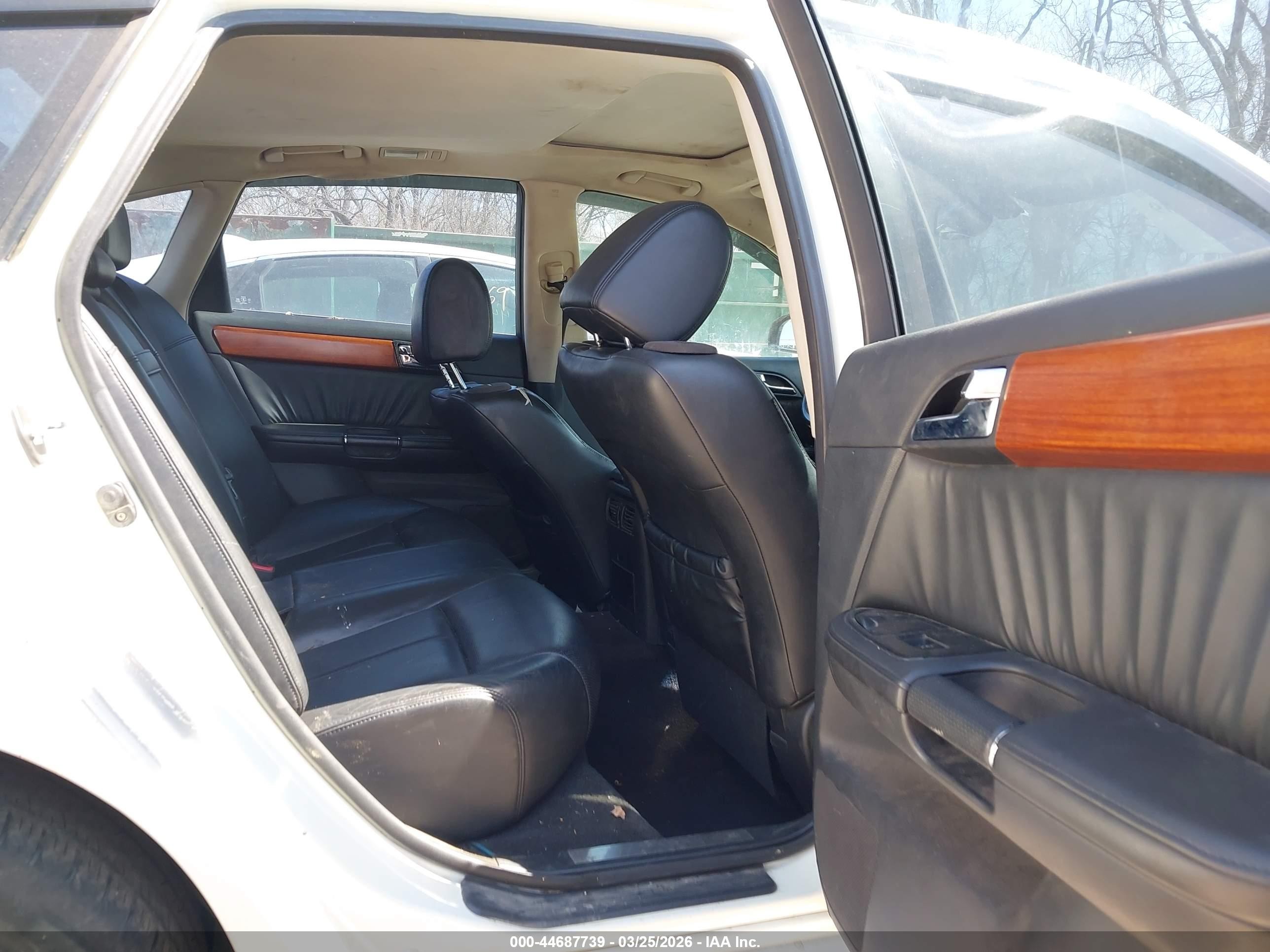 2006 Infiniti M35x   White vin: JNKAY01FX6M252791